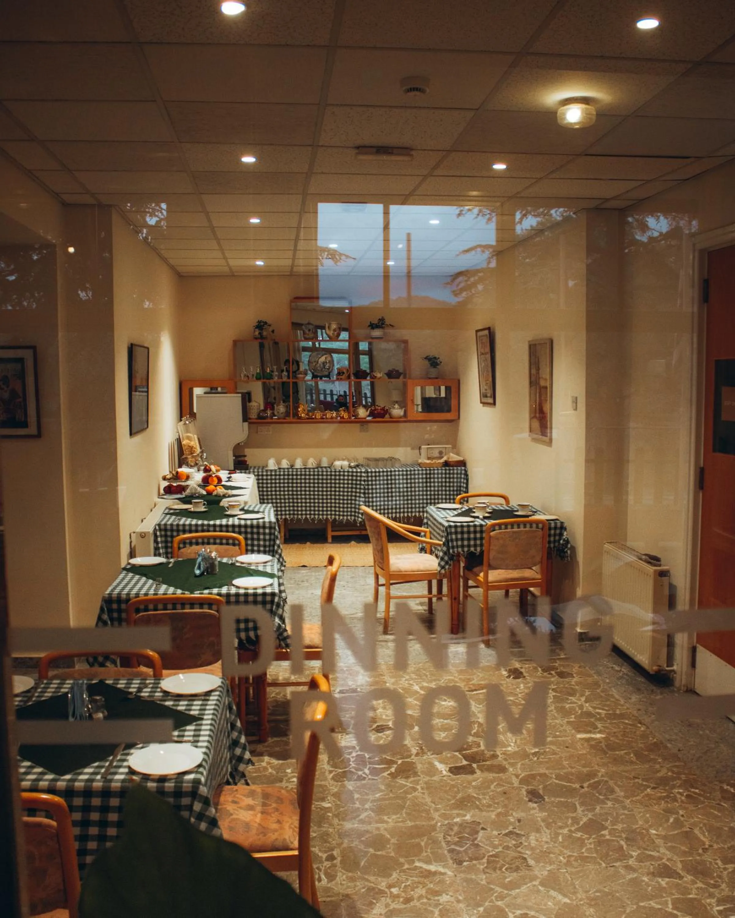 Restaurant/places to eat in Kallithea INN