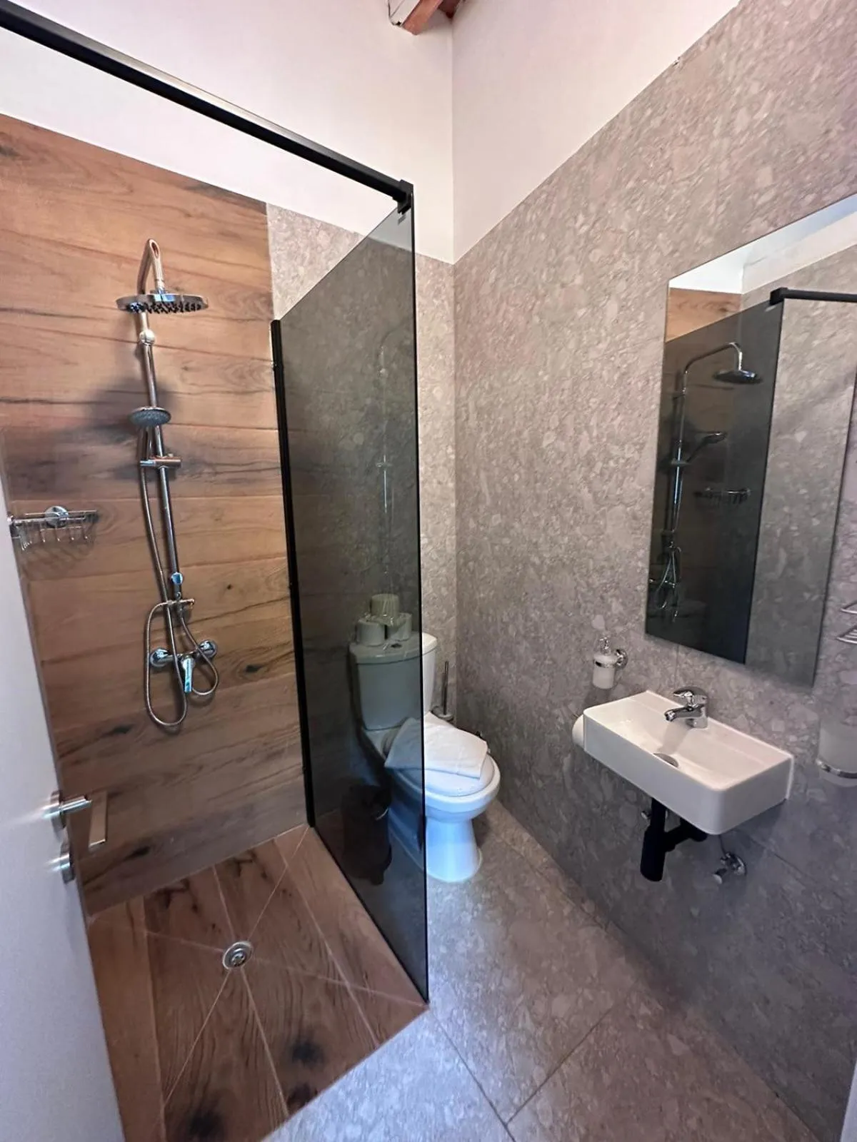 Shower in Kallithea INN