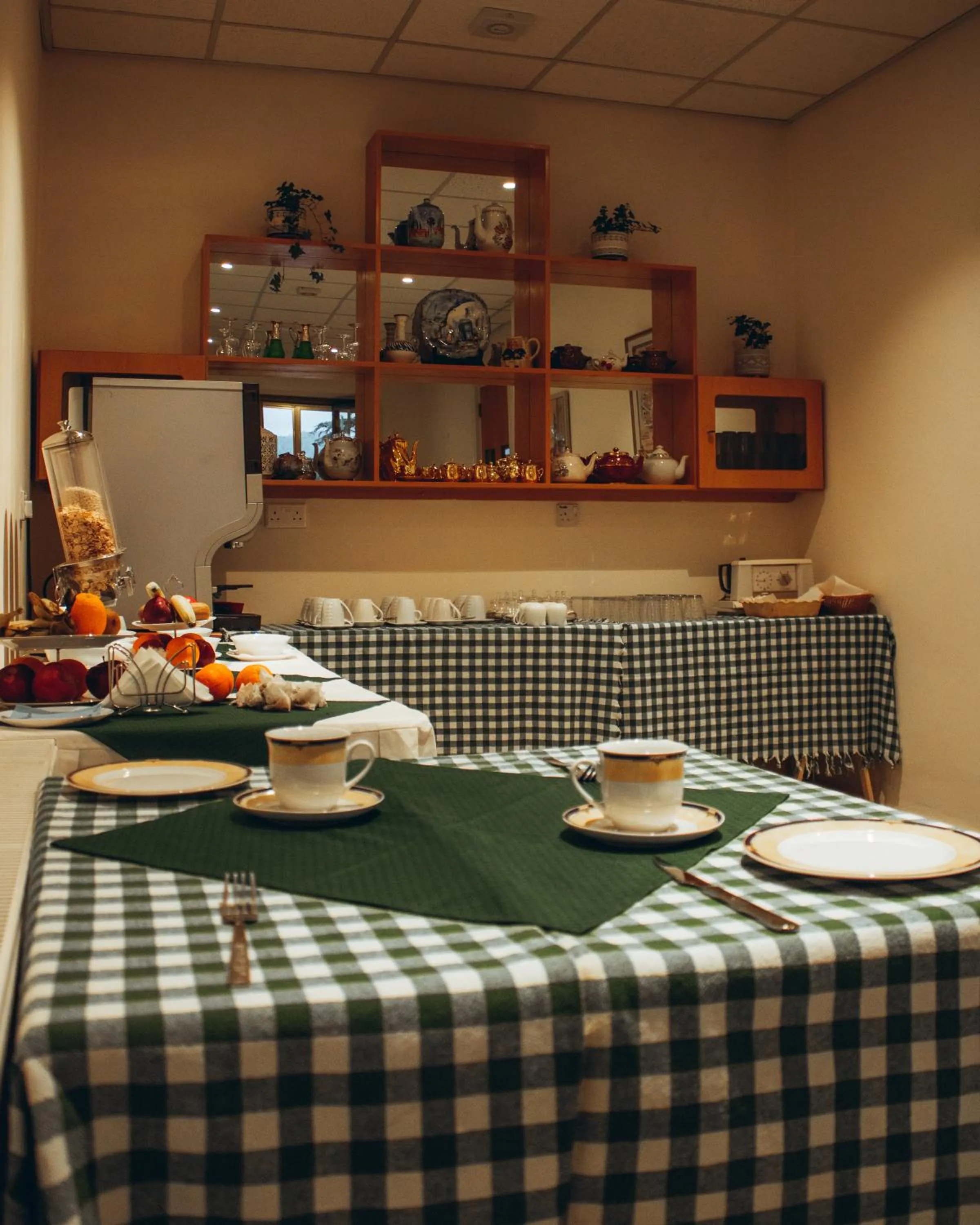 Restaurant/places to eat in Kallithea INN