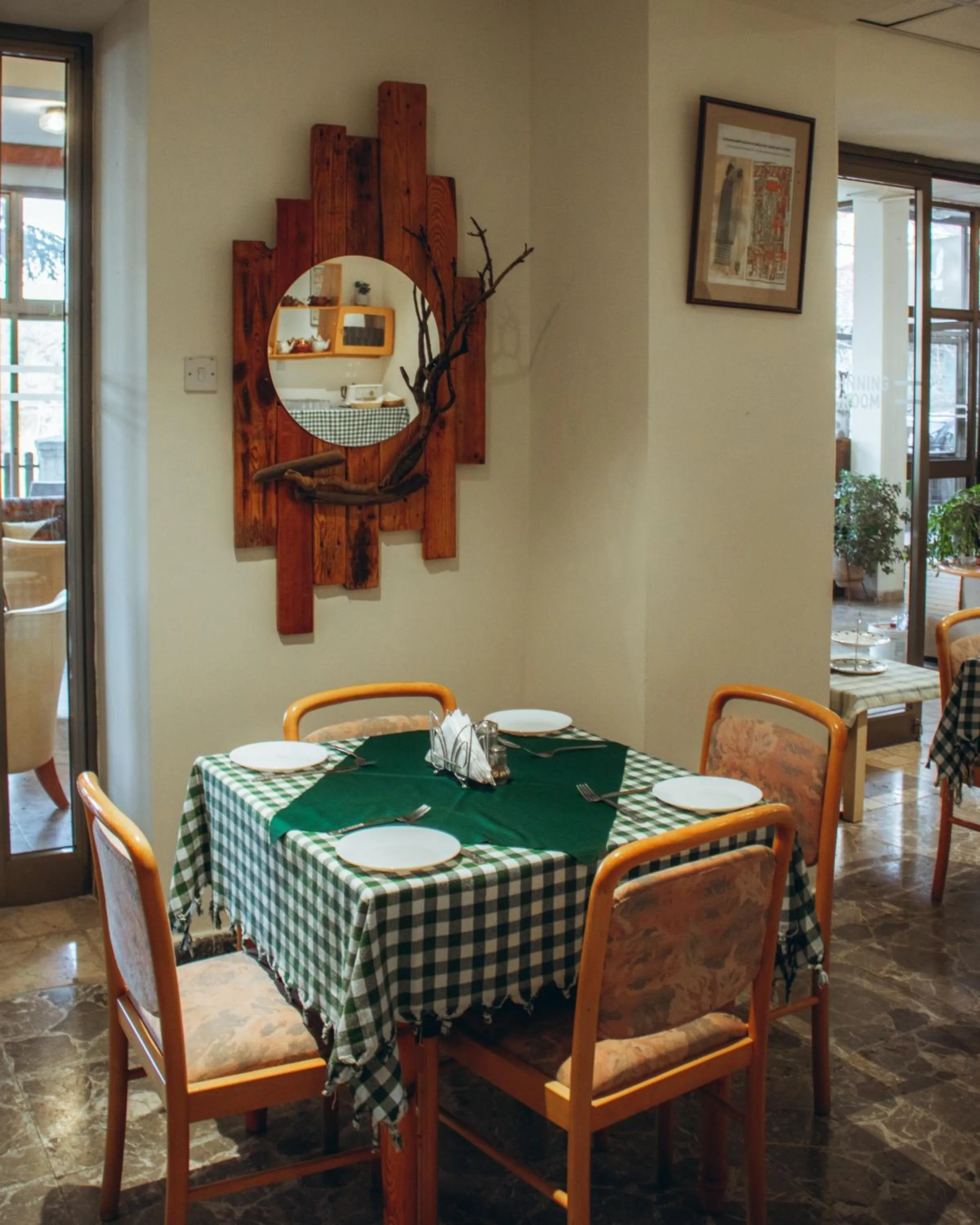 Restaurant/places to eat in Kallithea INN