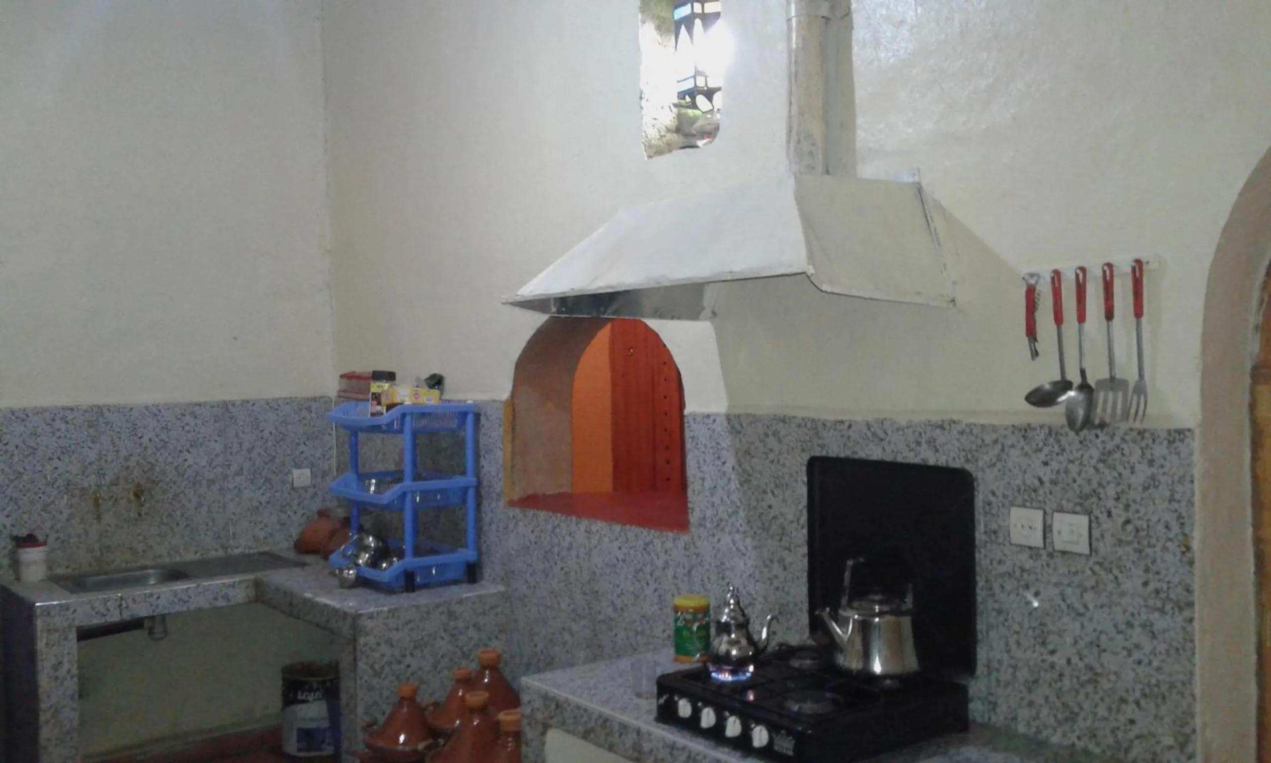 Communal kitchen in Chez Belkacem