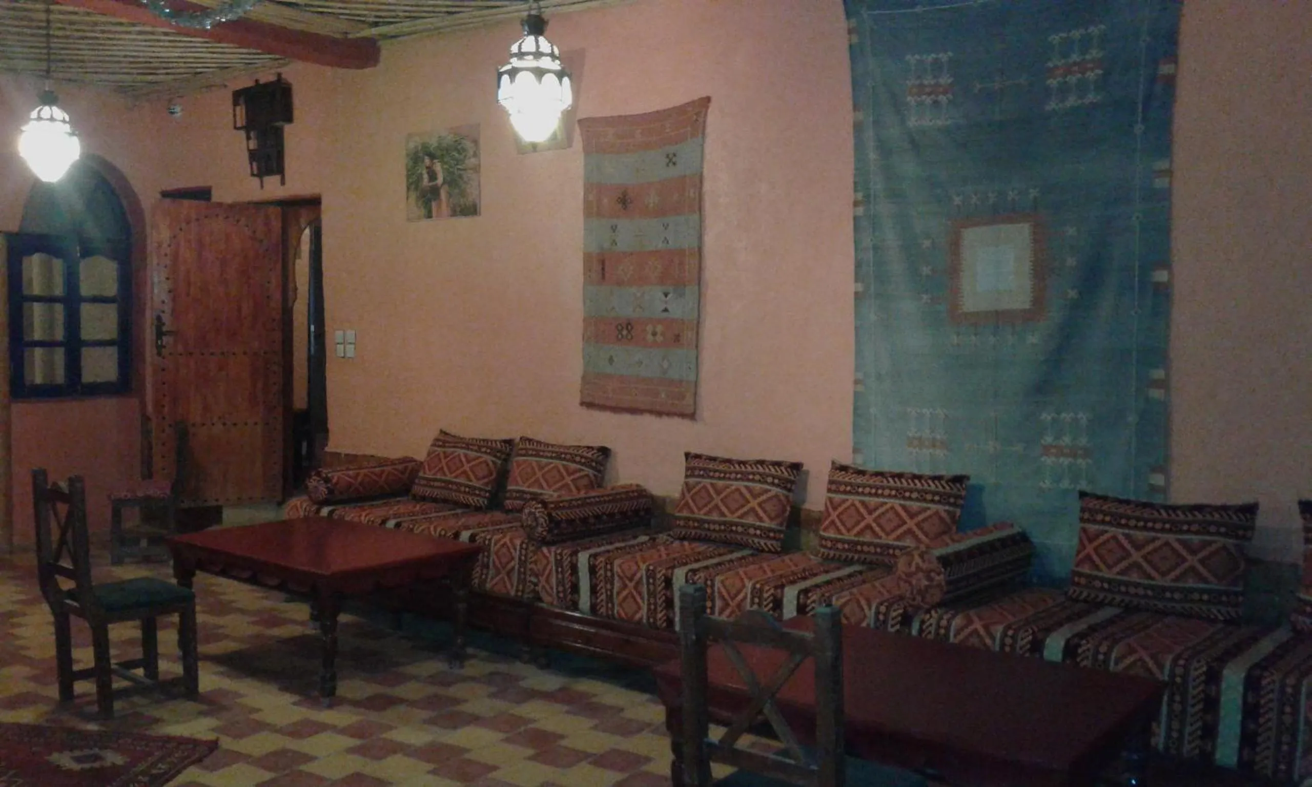 Restaurant/places to eat in Chez Belkacem