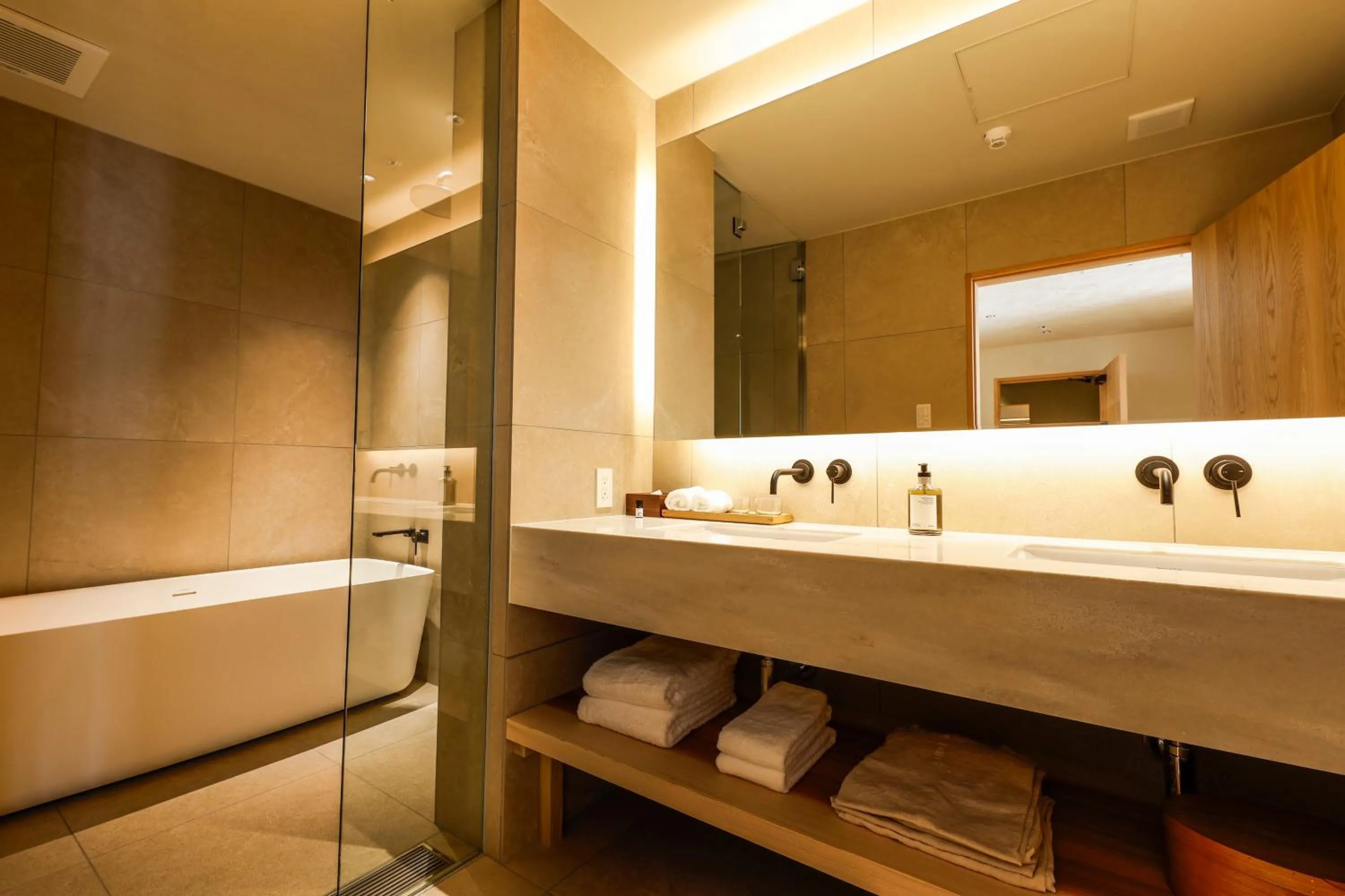 Shower in VILLA COMMUNICO,Nara