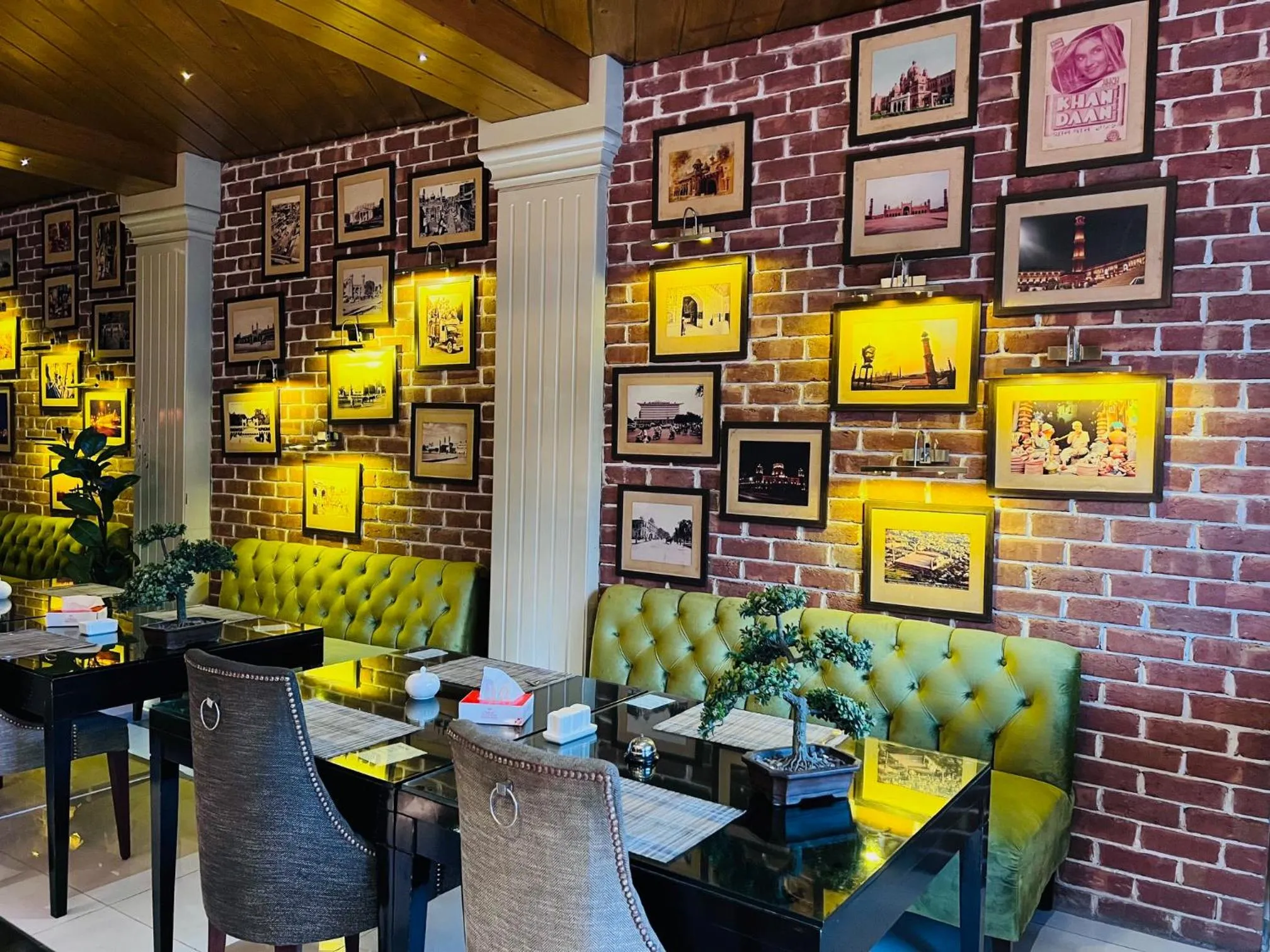 Restaurant/places to eat in Lahore Continental Hotel