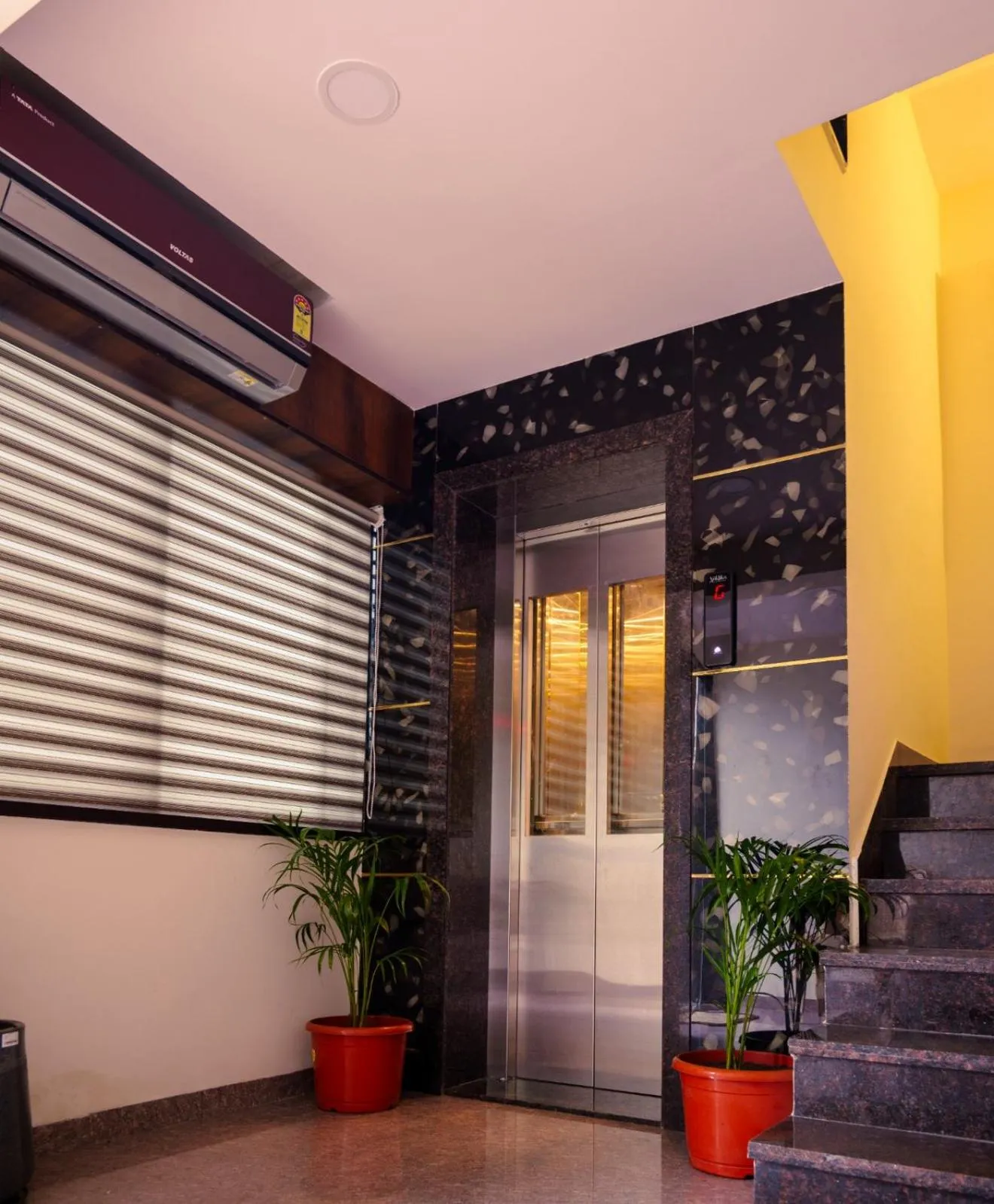 elevator in Hotel Dream Inn