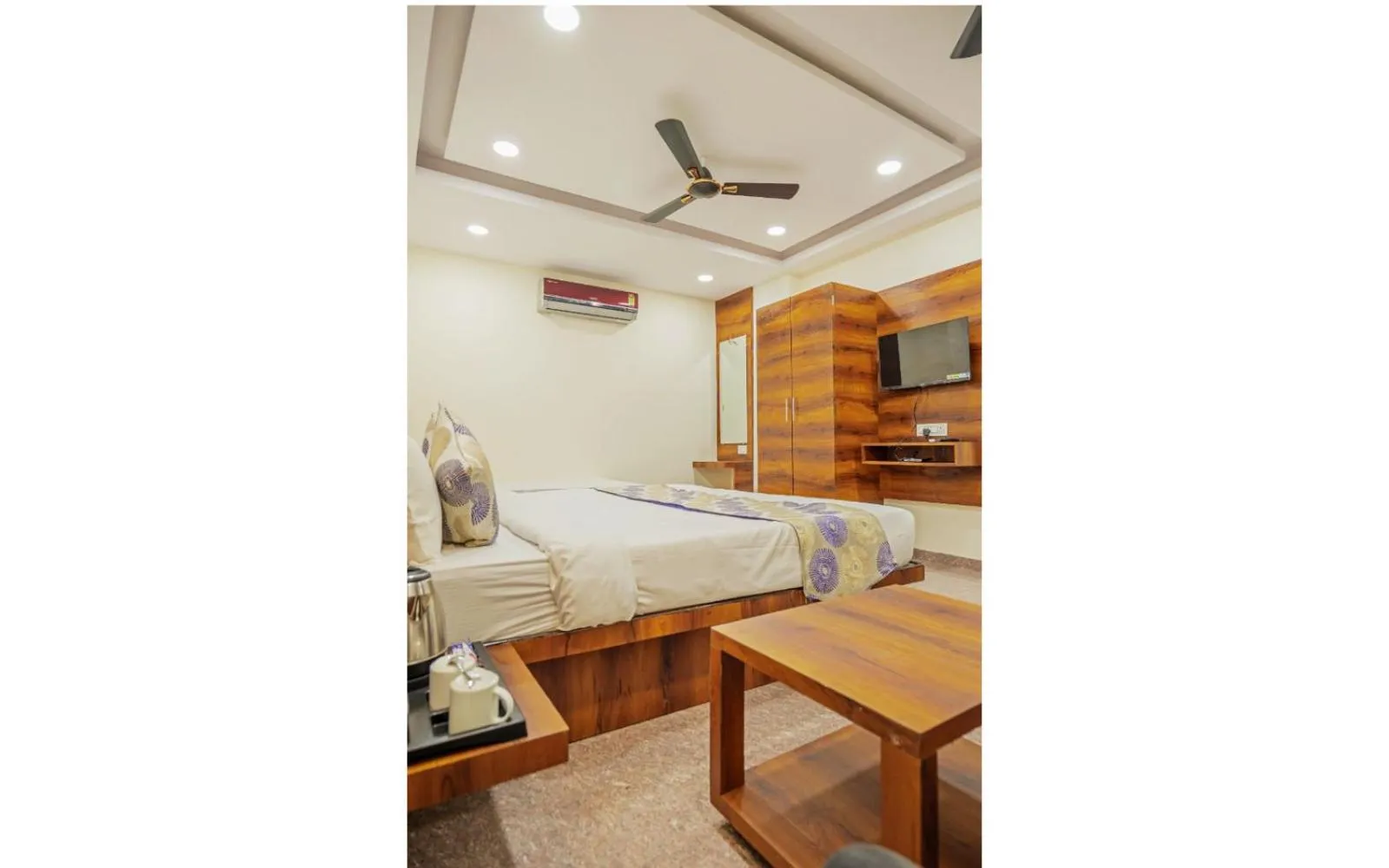 air conditioner, Bed in Hotel Dream Inn