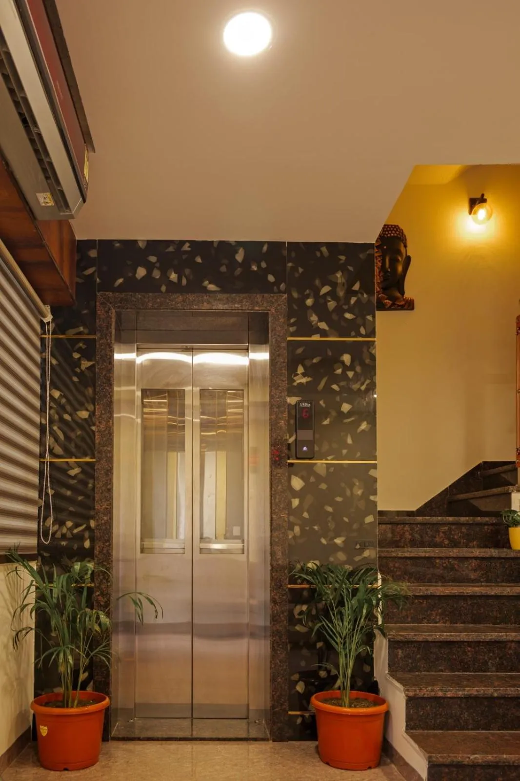 elevator in Hotel Dream Inn