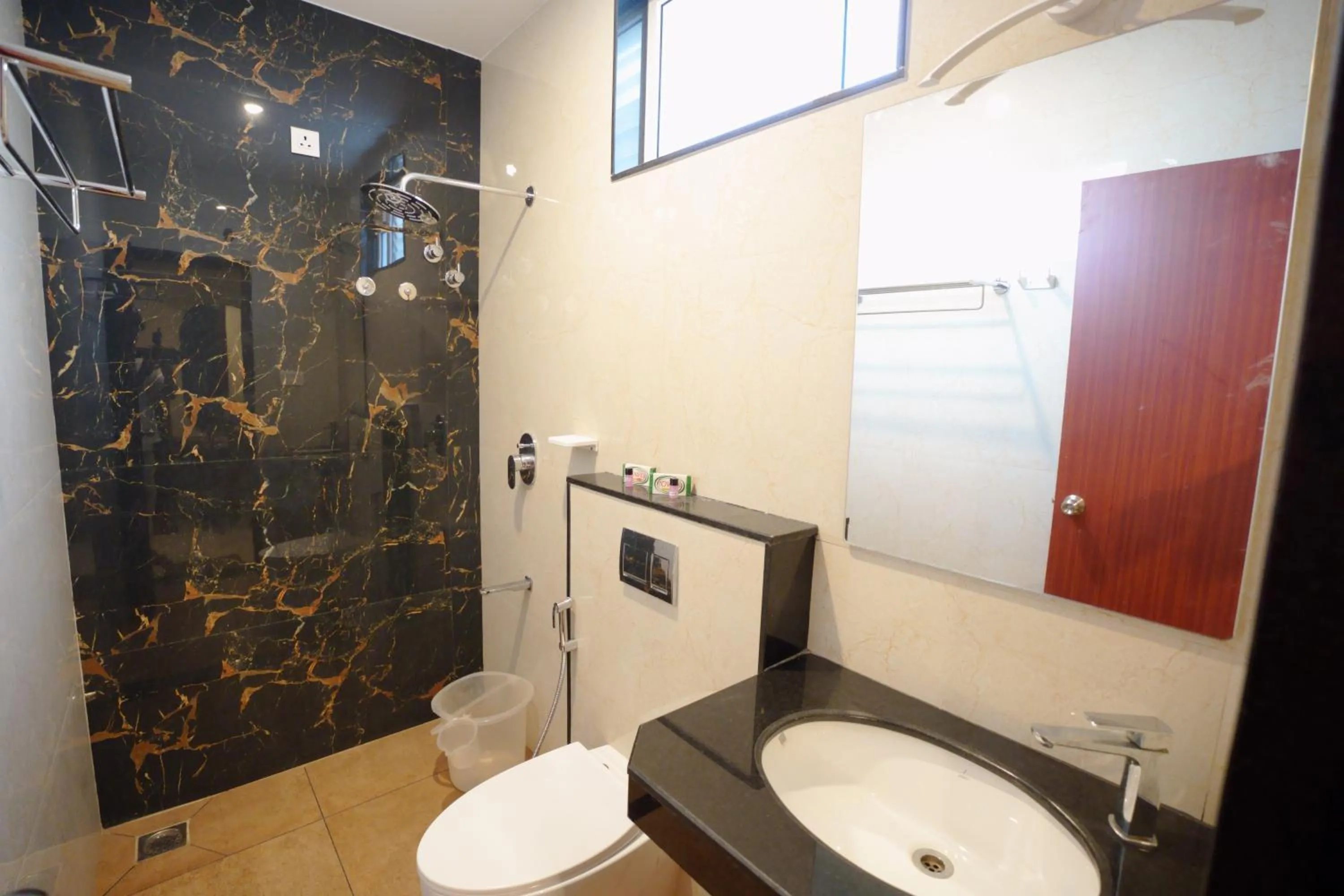 Bathroom in GEO Hotel