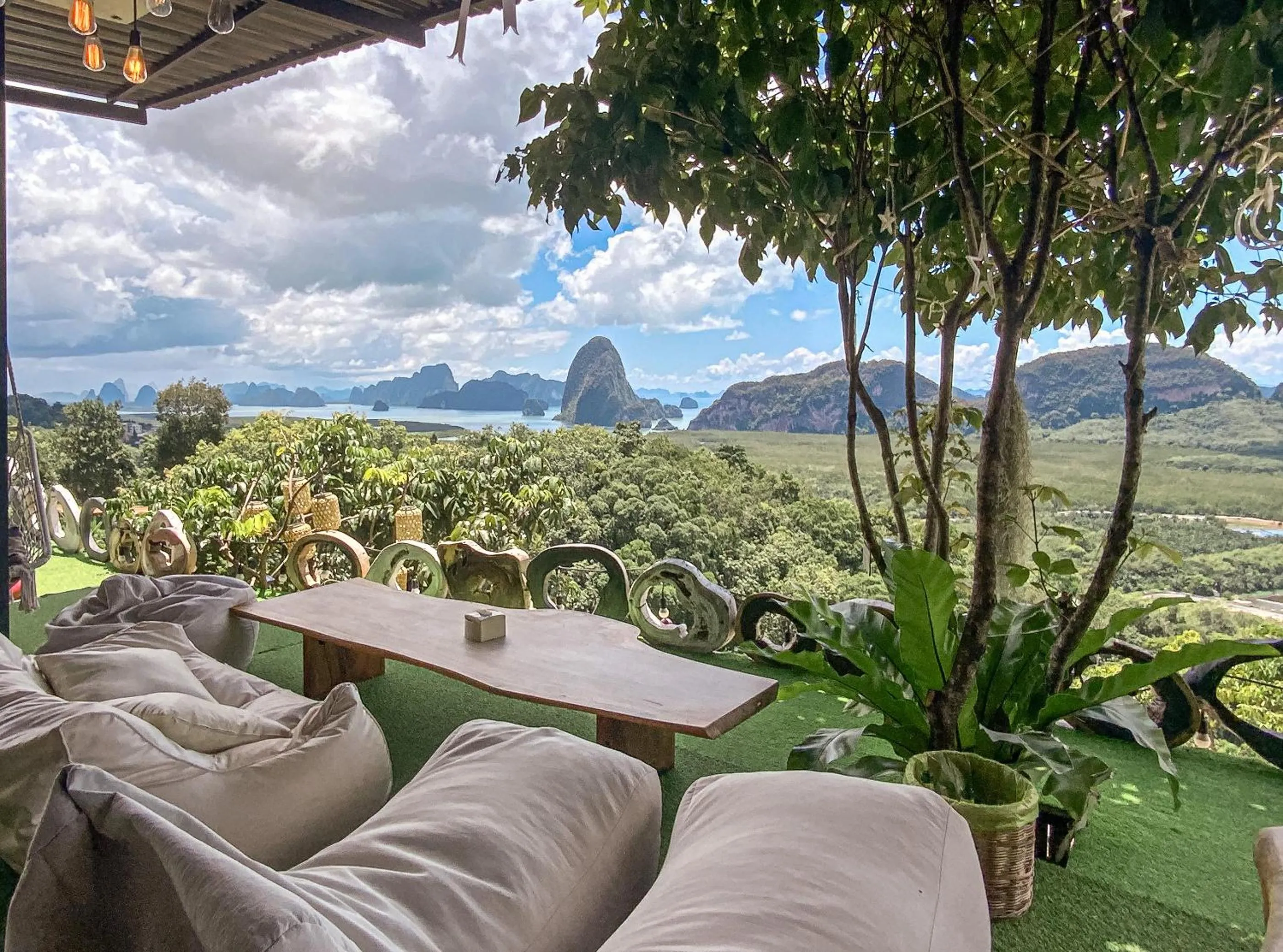 Seating area in Samet Nangshe Goodview