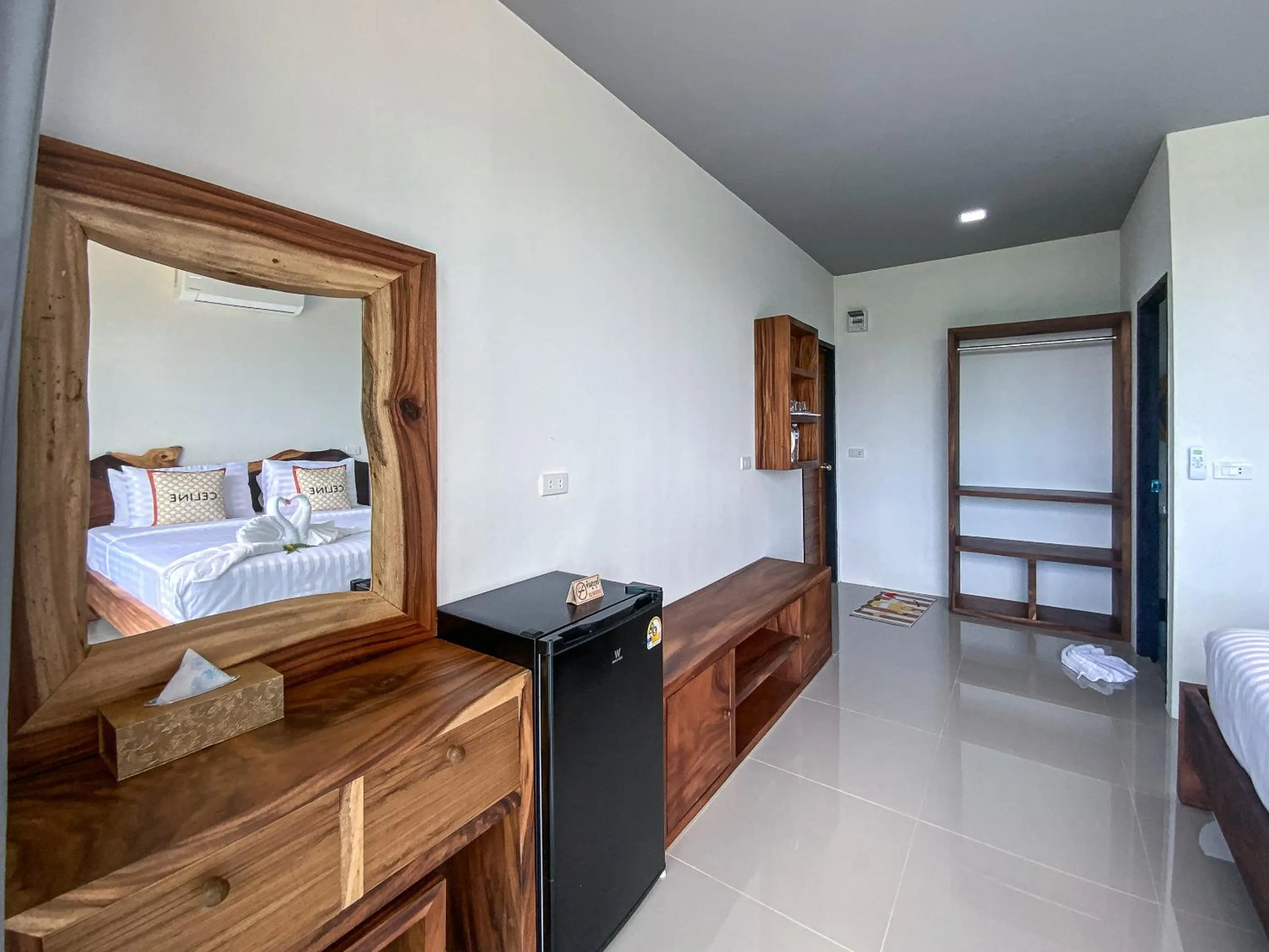 wardrobe, Bed in Samet Nangshe Goodview