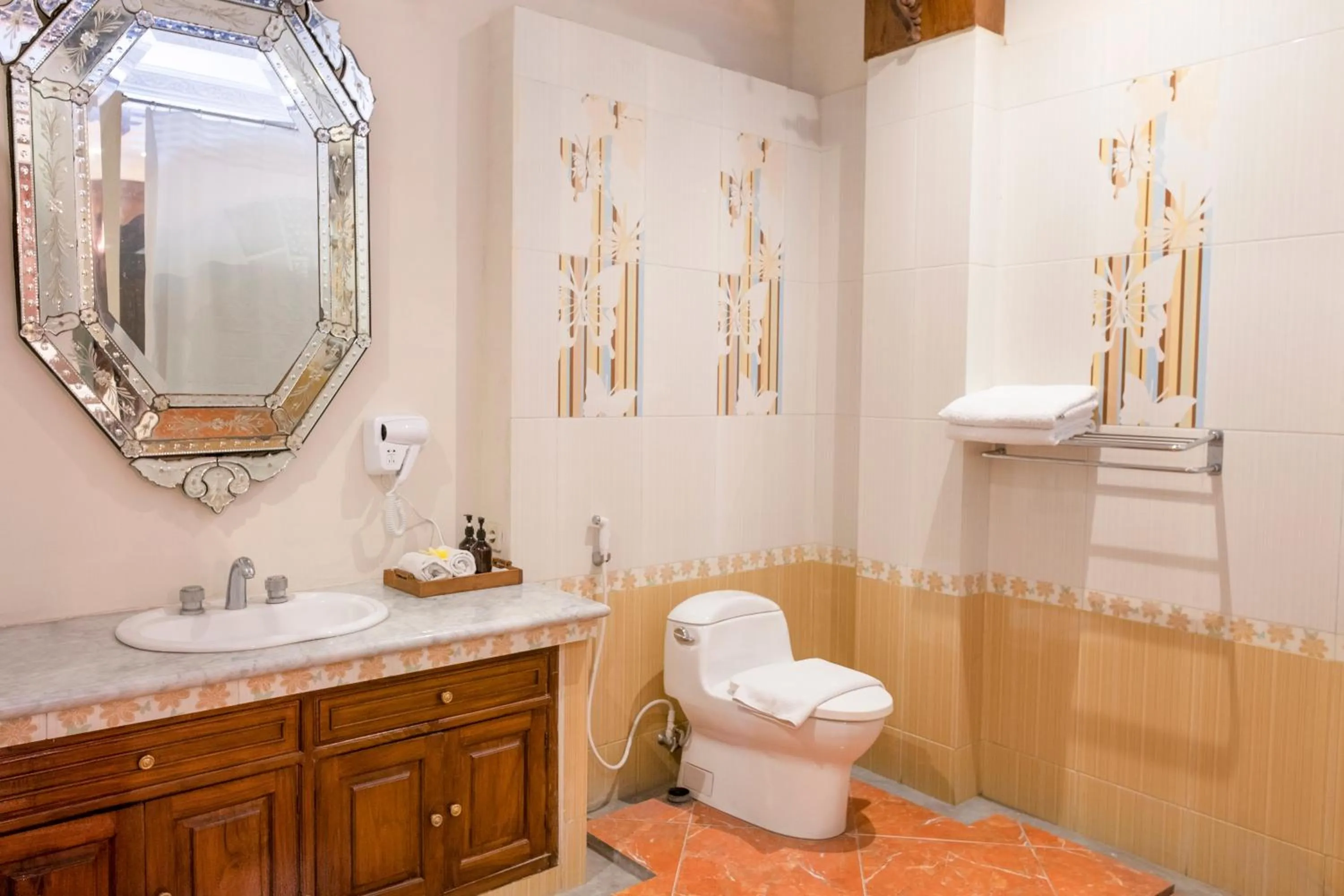 Toilet in Rumah Pesik Art & Heritage Hotel