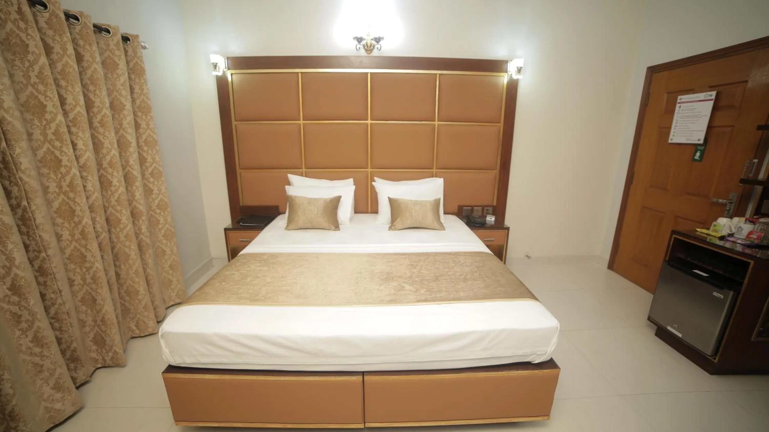 Bed in Four Squares by WI Hotel