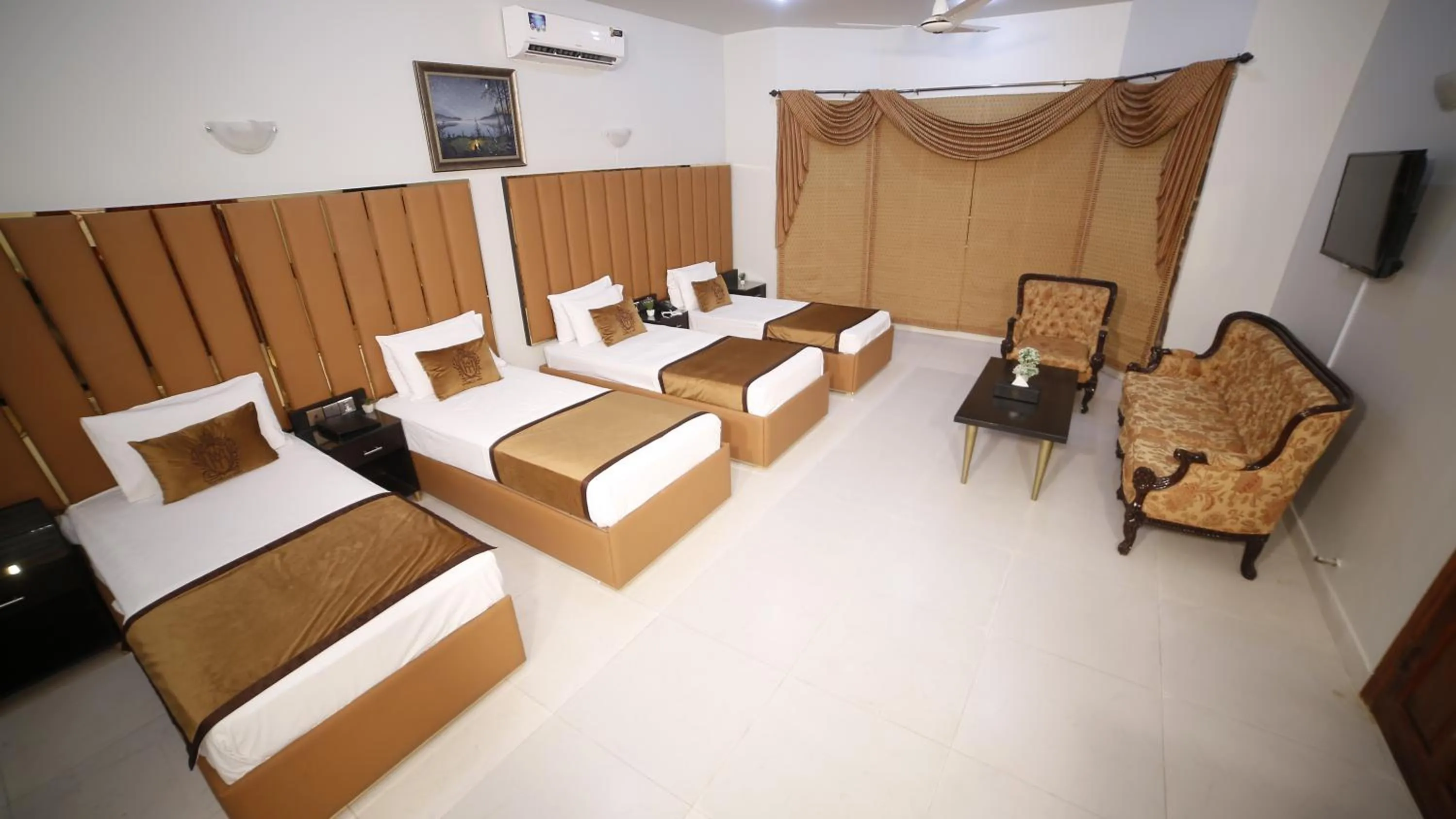 Bed in Four Squares by WI Hotel