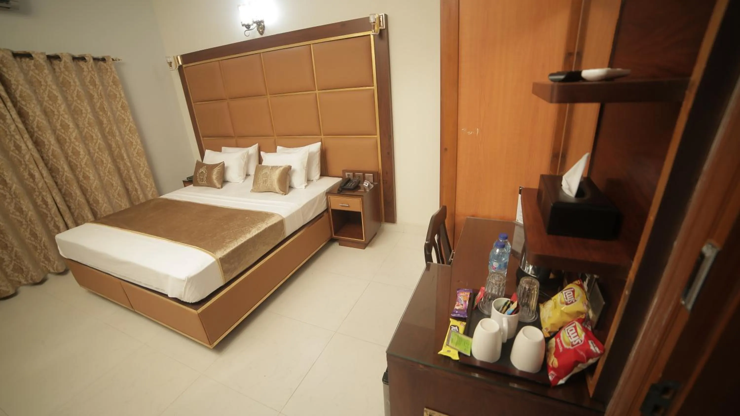 Bed in Four Squares by WI Hotel