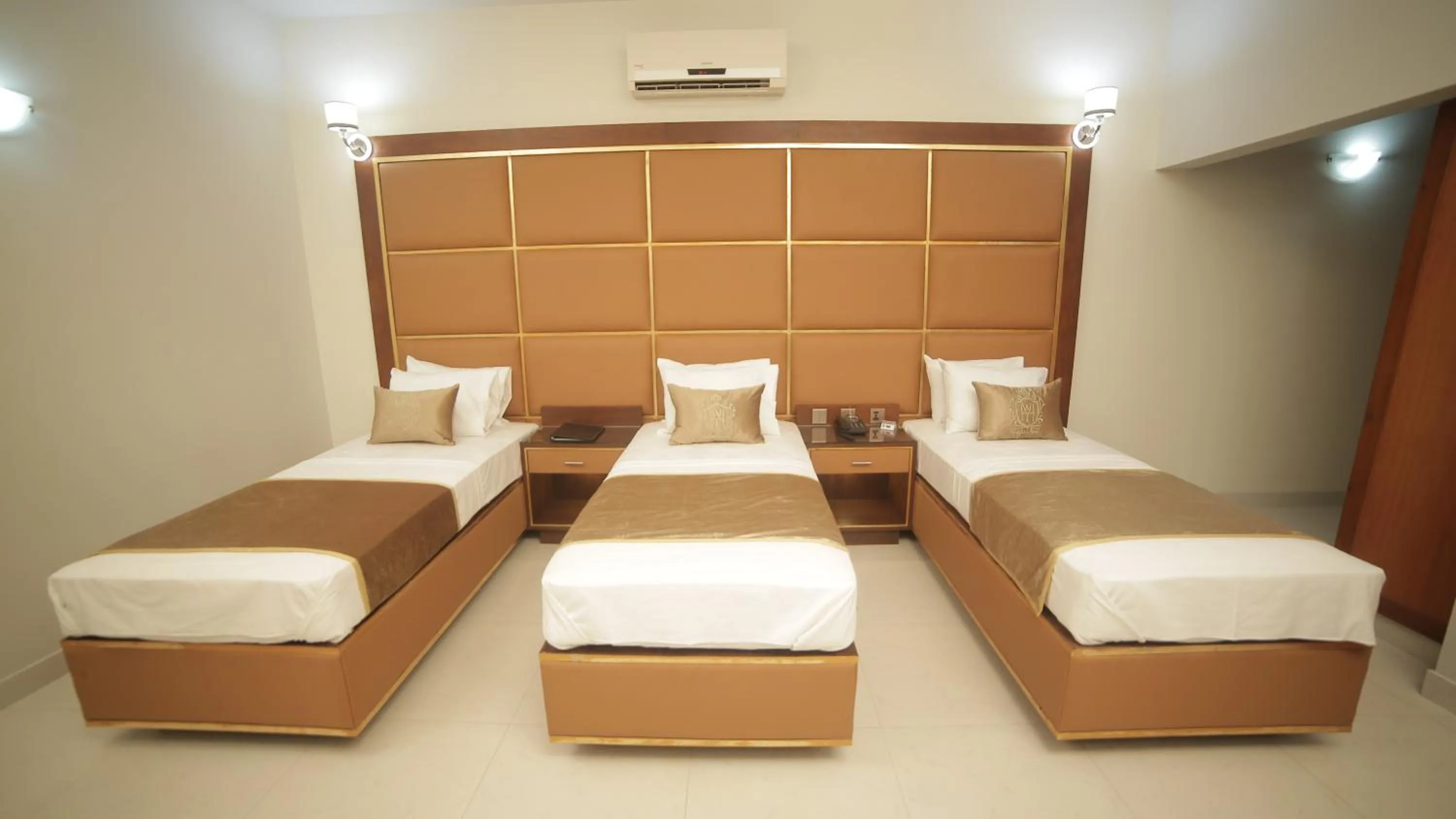 Bed in Four Squares by WI Hotel