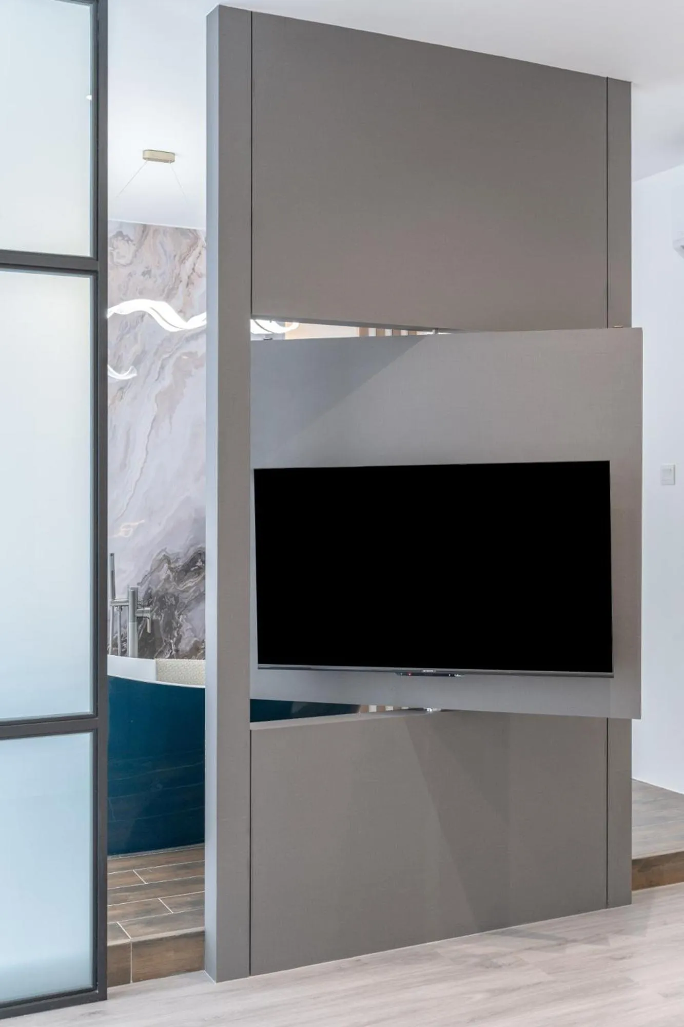 TV and multimedia in Saturn Hotel