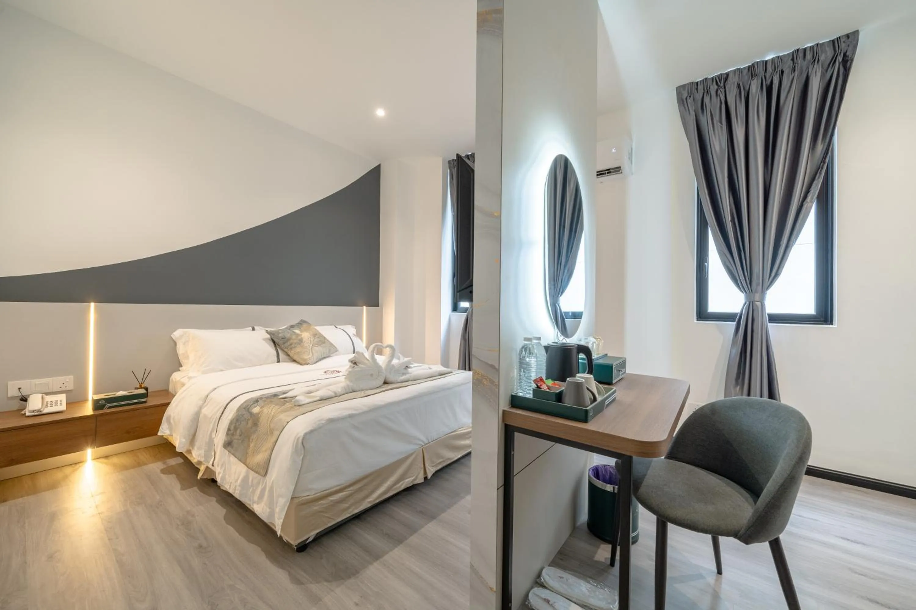 View (from property/room), Bed in Saturn Hotel