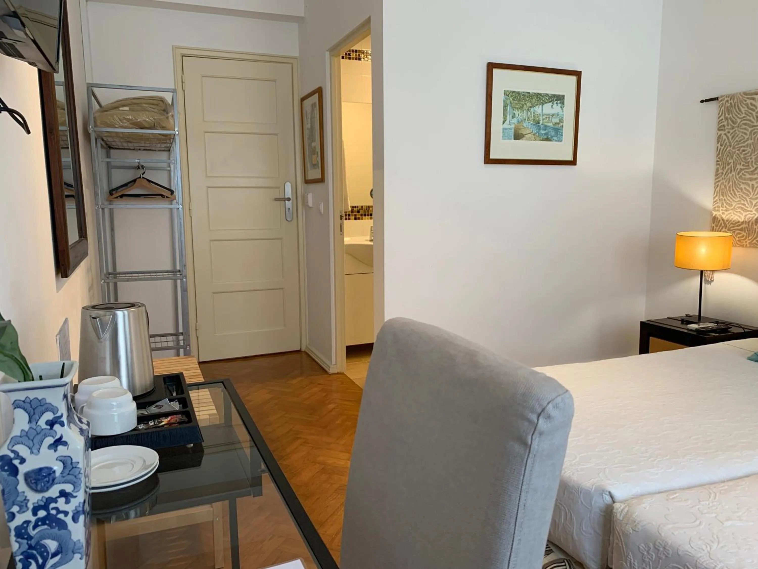 Bathroom, Bed in Discovery Apartment Expo - Aeroporto