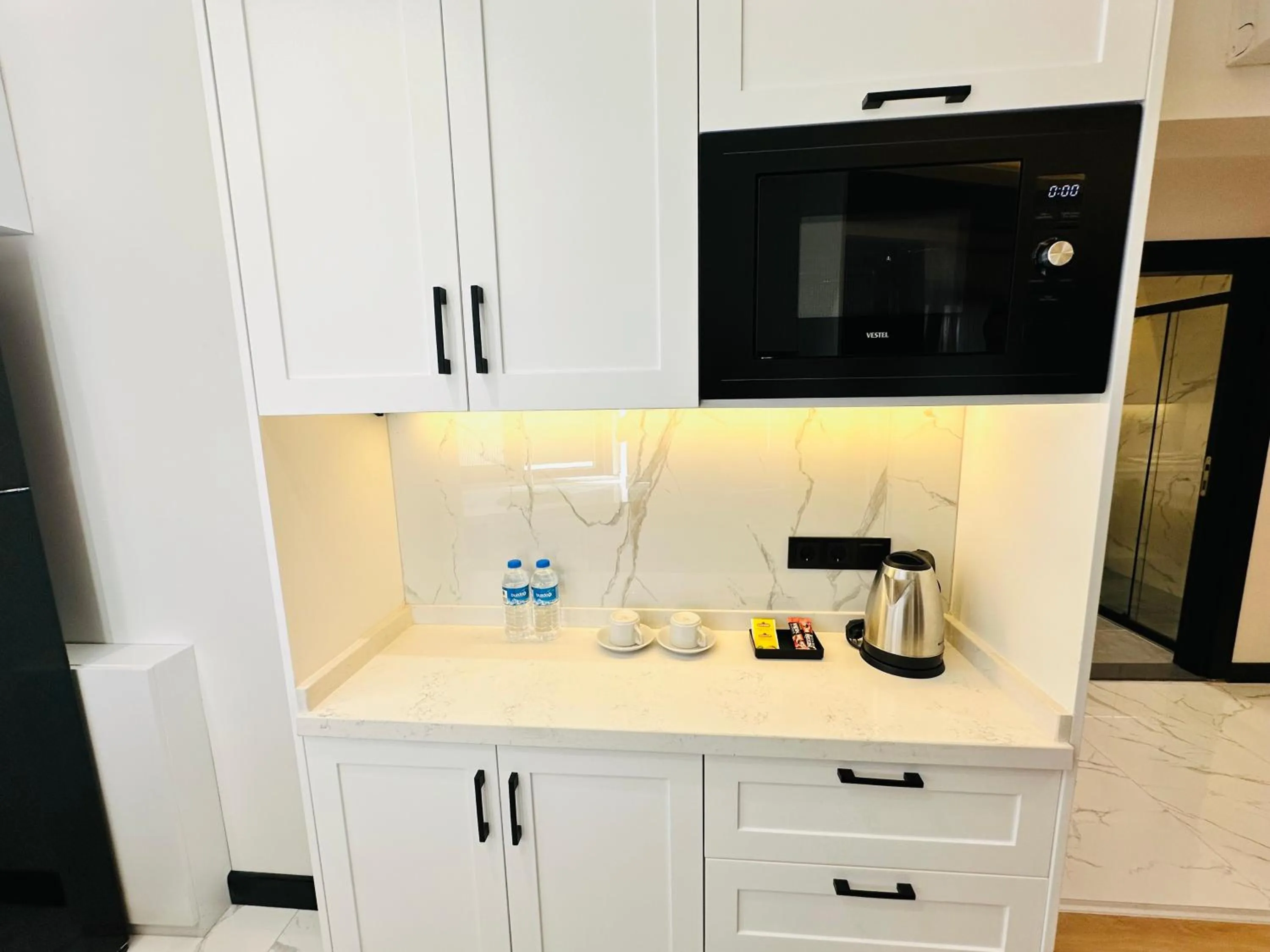 Coffee/tea facilities in Rose Point Residence