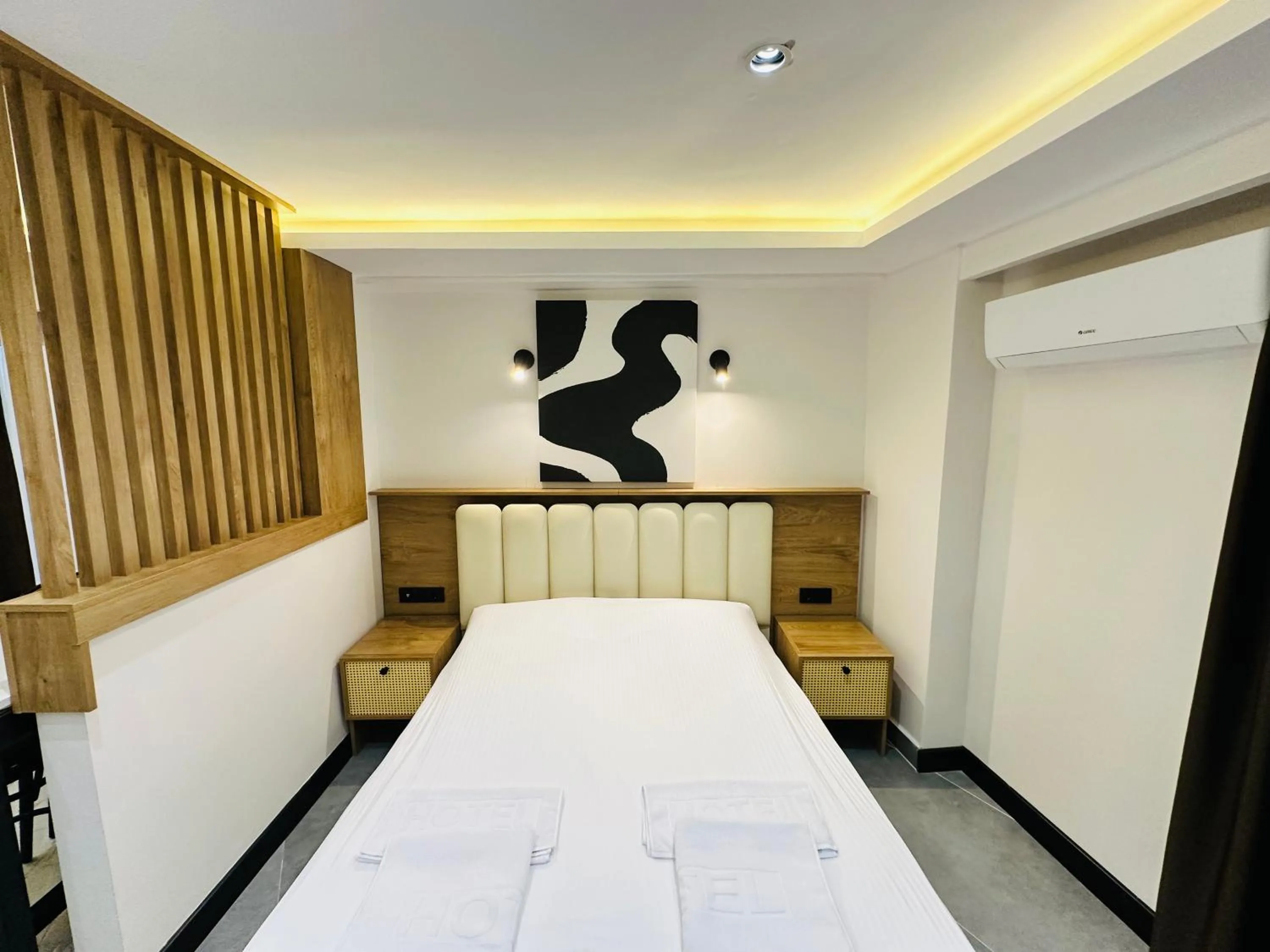 Bed in Rose Point Residence