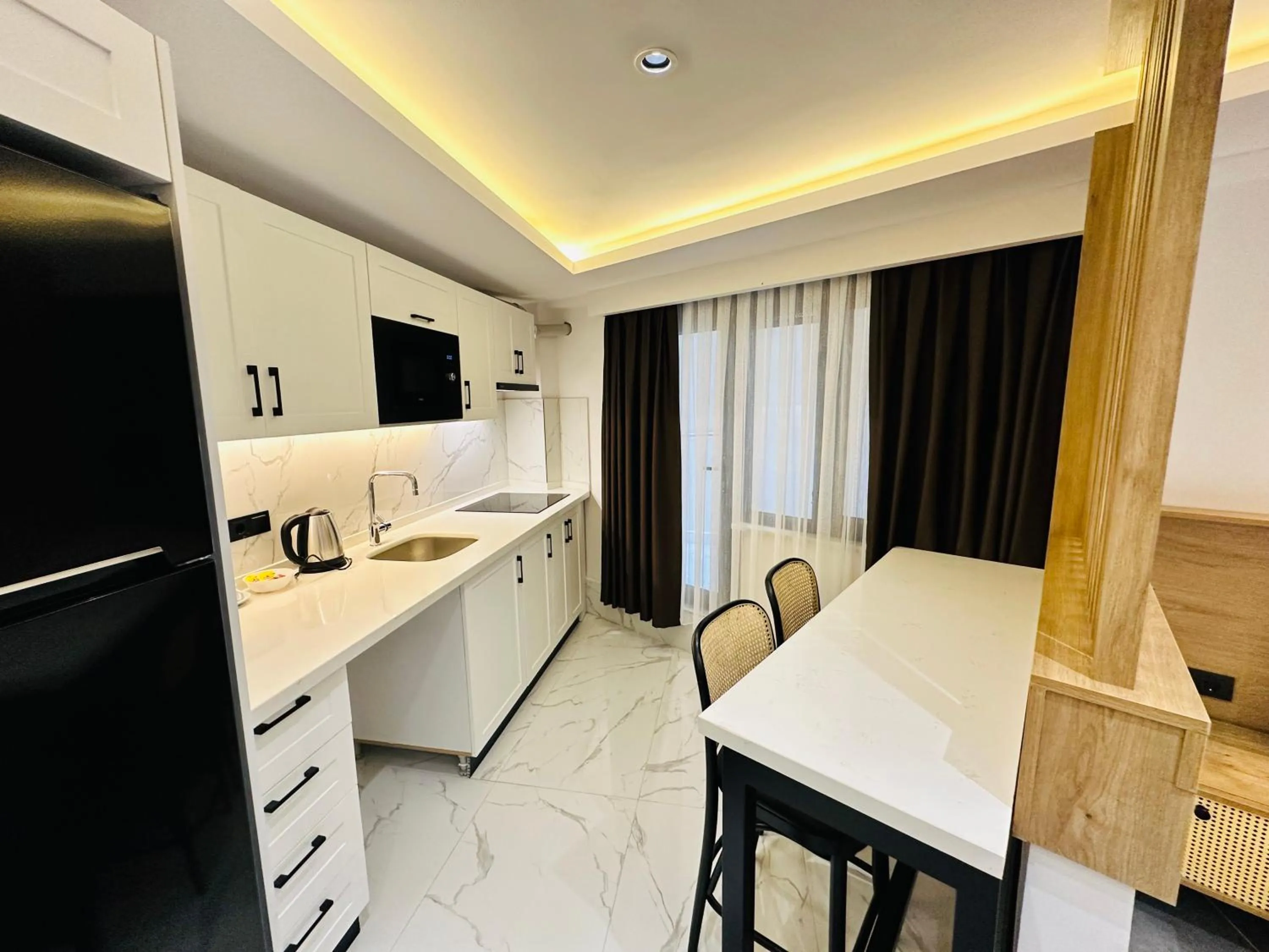 Kitchen or kitchenette in Rose Point Residence