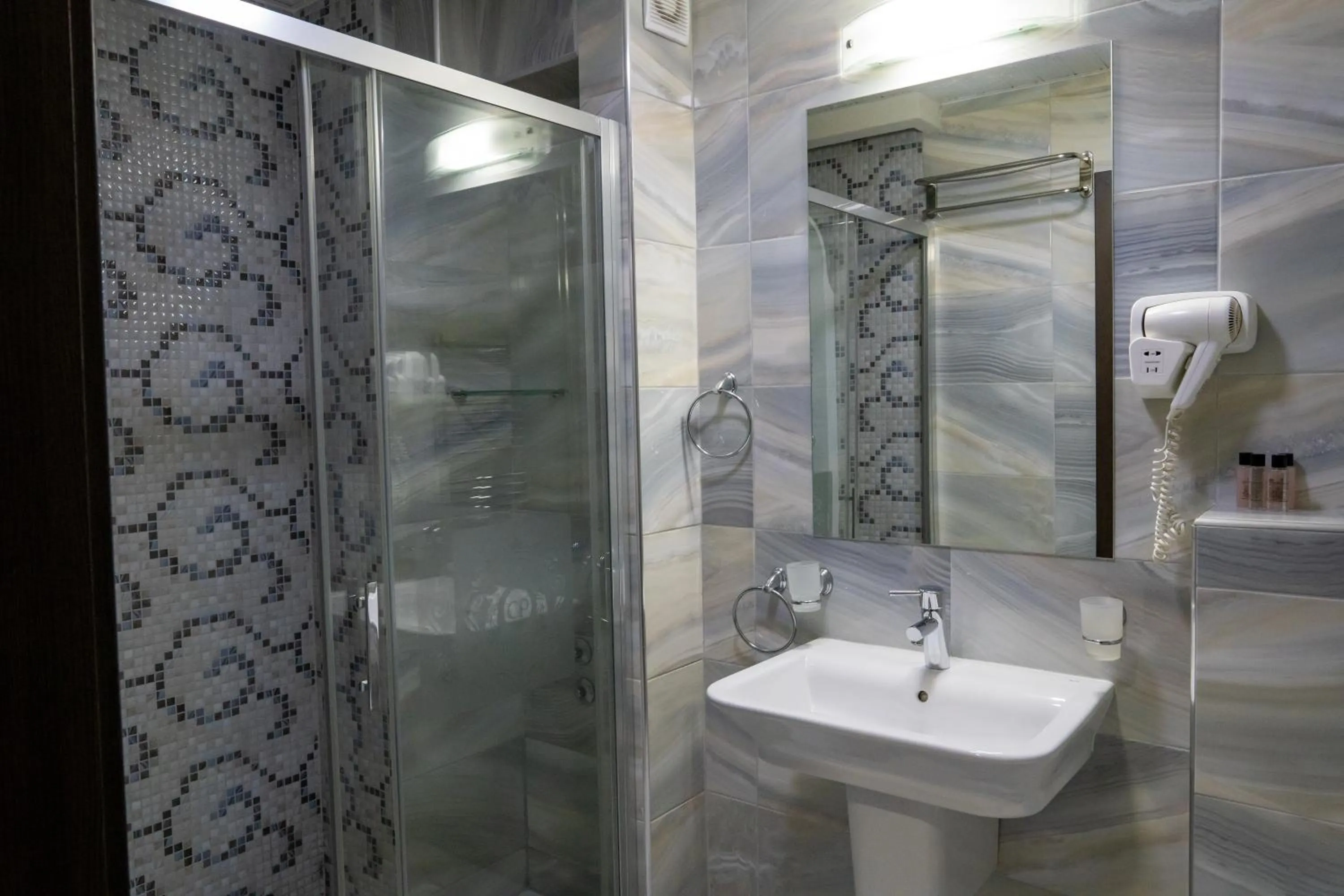 Shower in City Palace Hotel