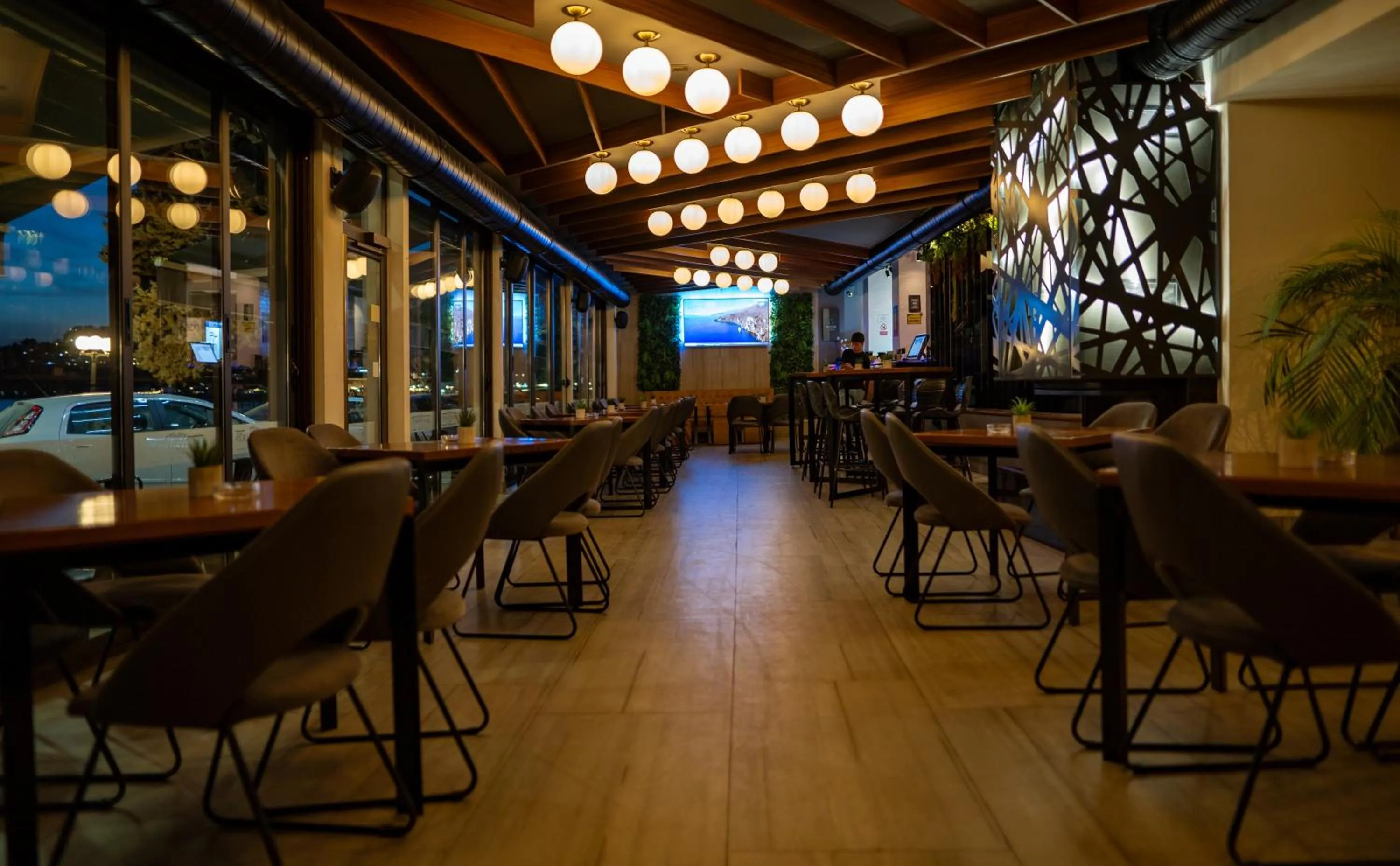 Restaurant/places to eat in City Palace Hotel