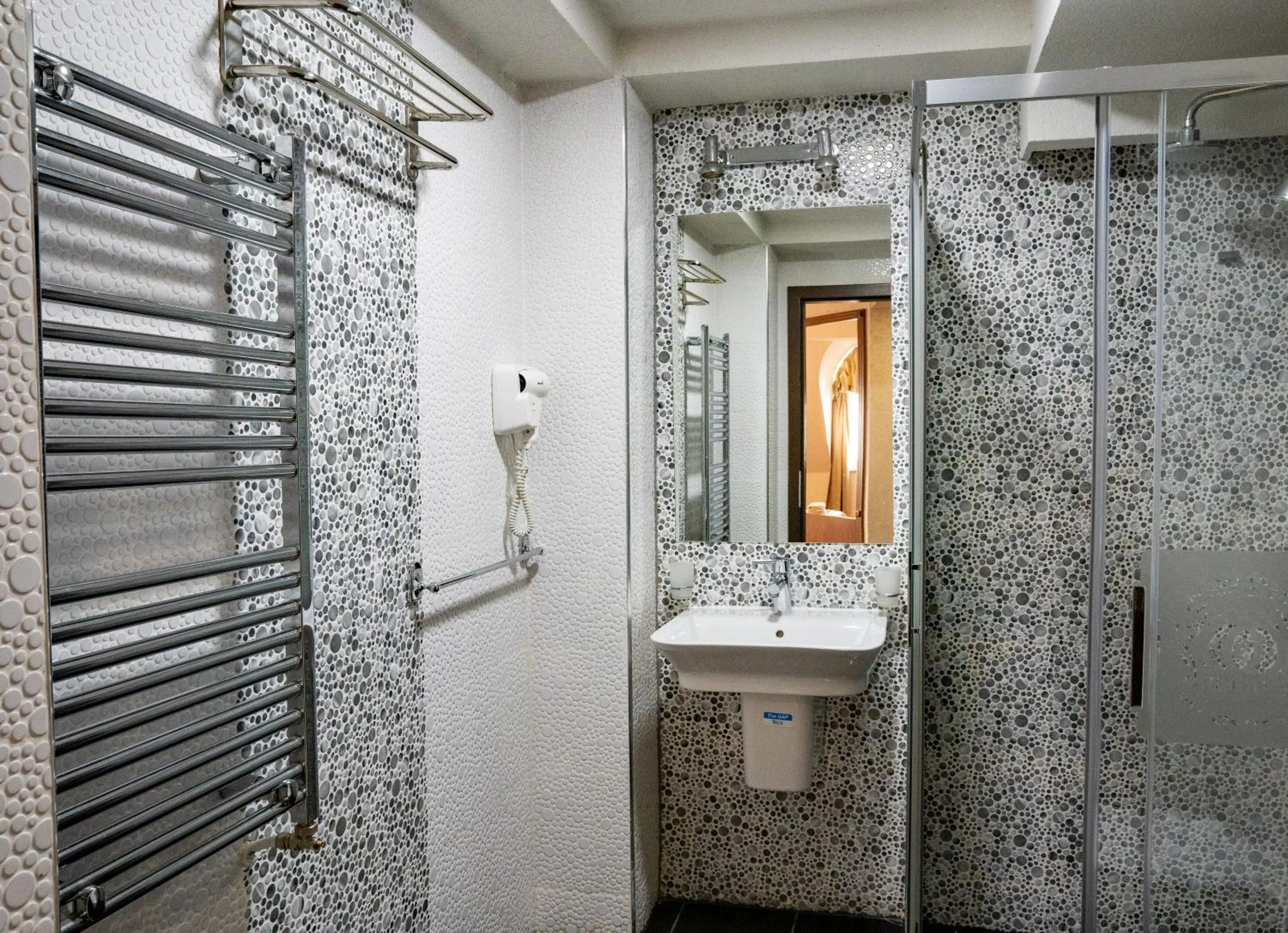 Shower in City Palace Hotel