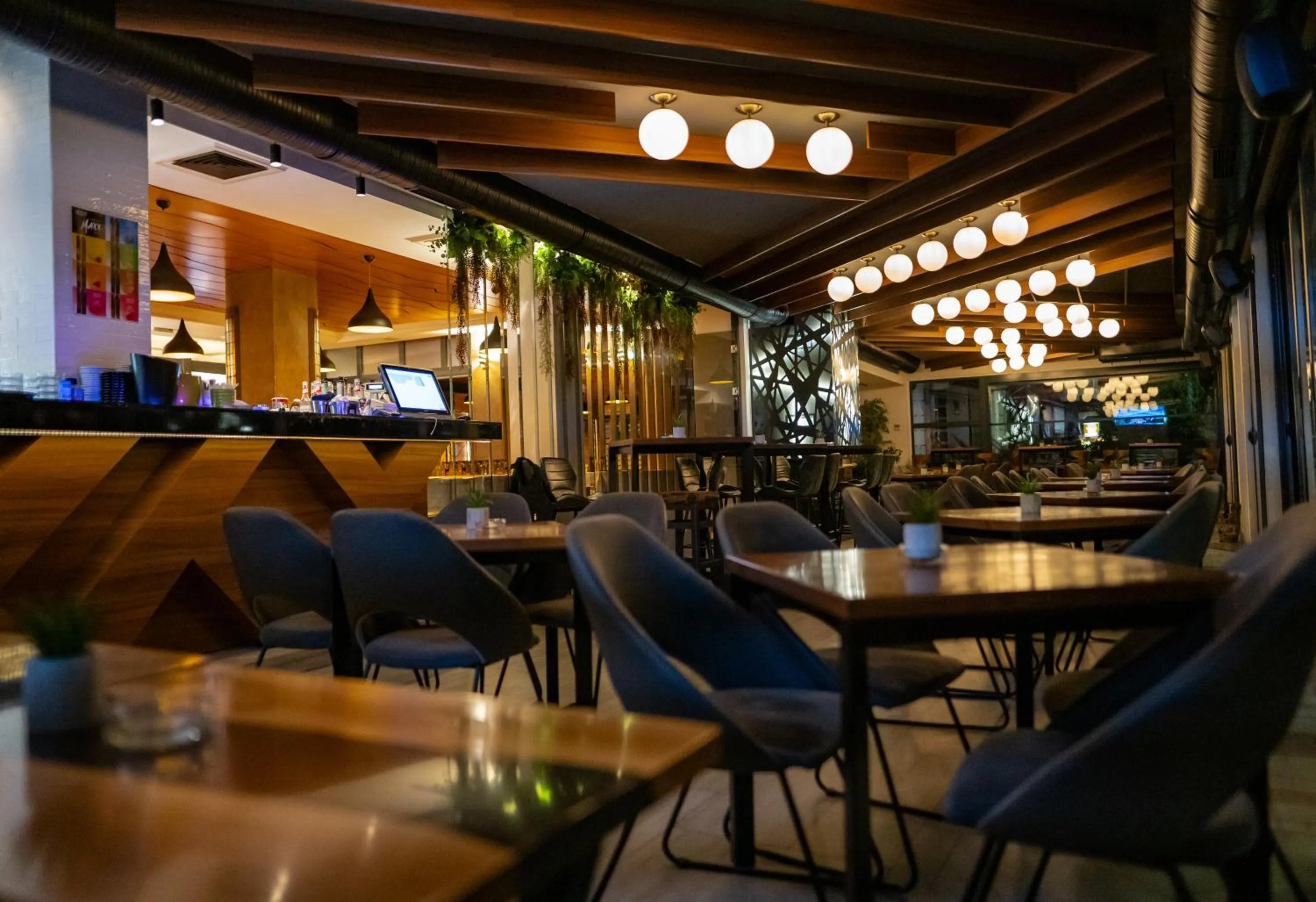 Restaurant/places to eat in City Palace Hotel