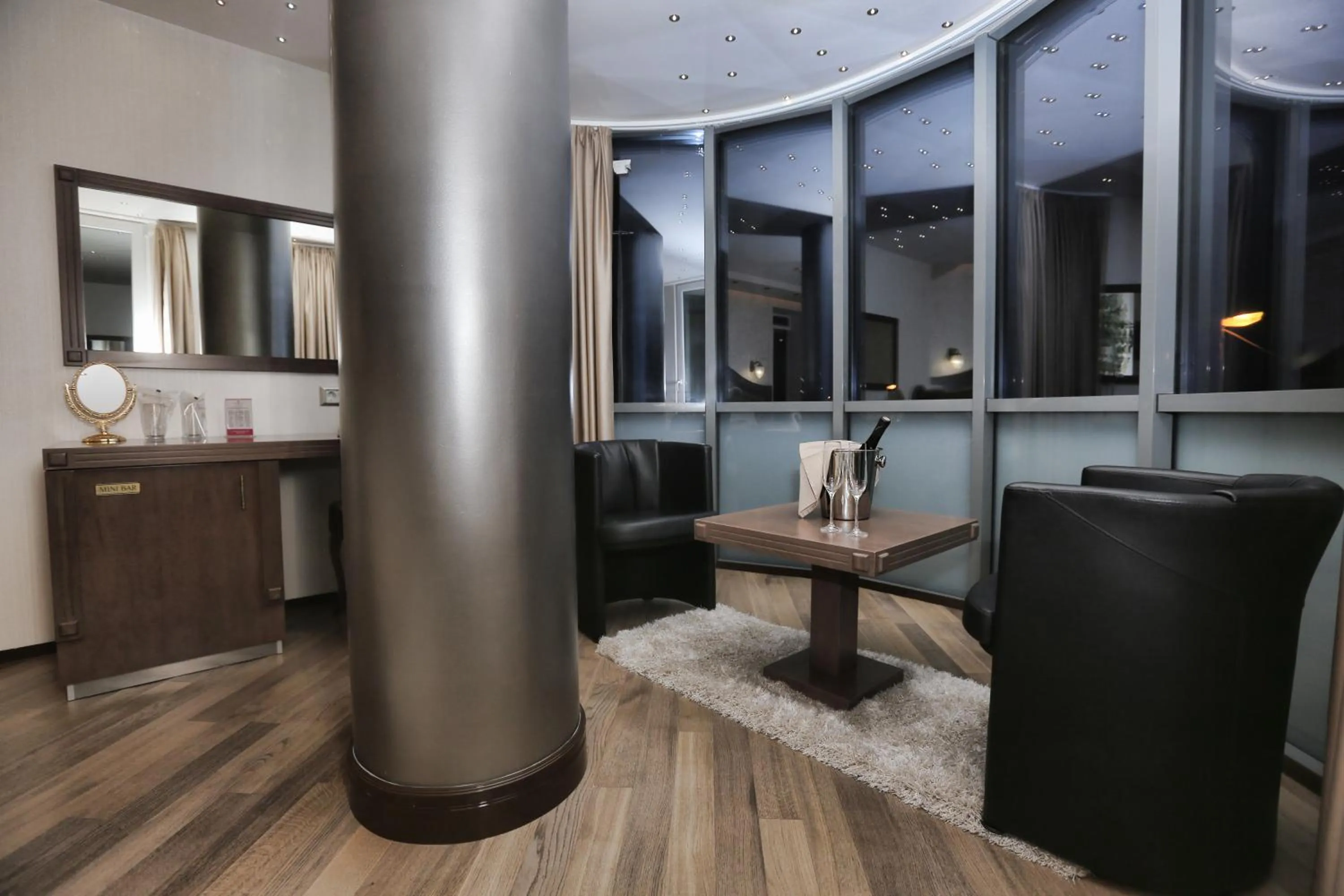 Photo of the whole room in City Palace Hotel