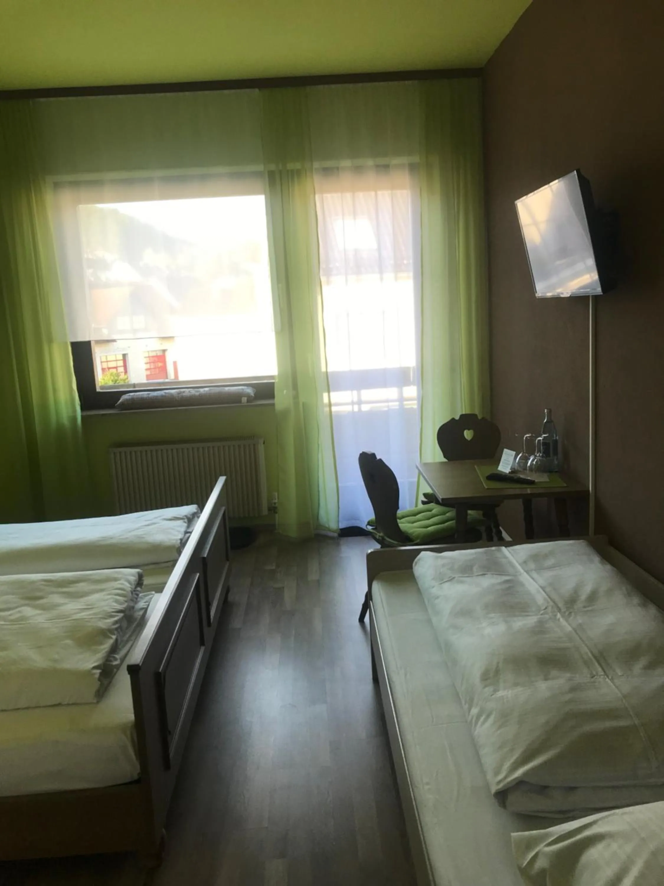 Photo of the whole room, Bed in Gasthof und Pension Zur Frischen Quelle