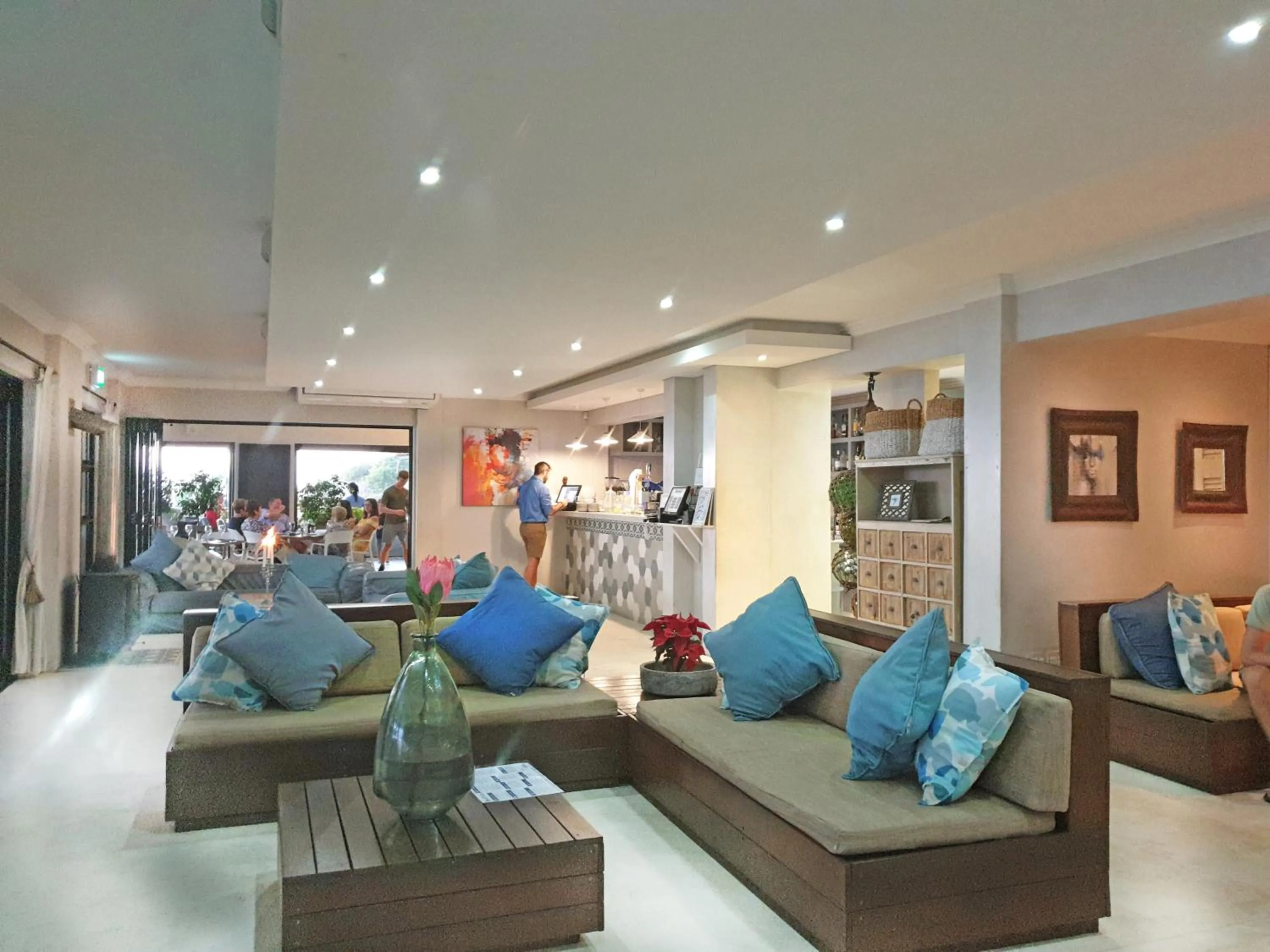 Restaurant/places to eat in Brenton Haven Beachfront Resort