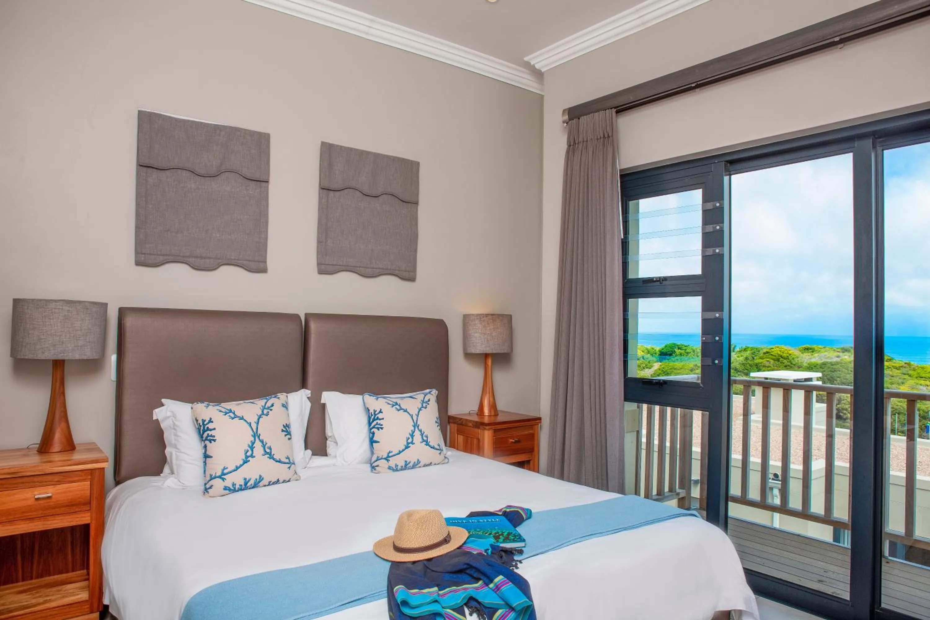 Bed in Brenton Haven Beachfront Resort