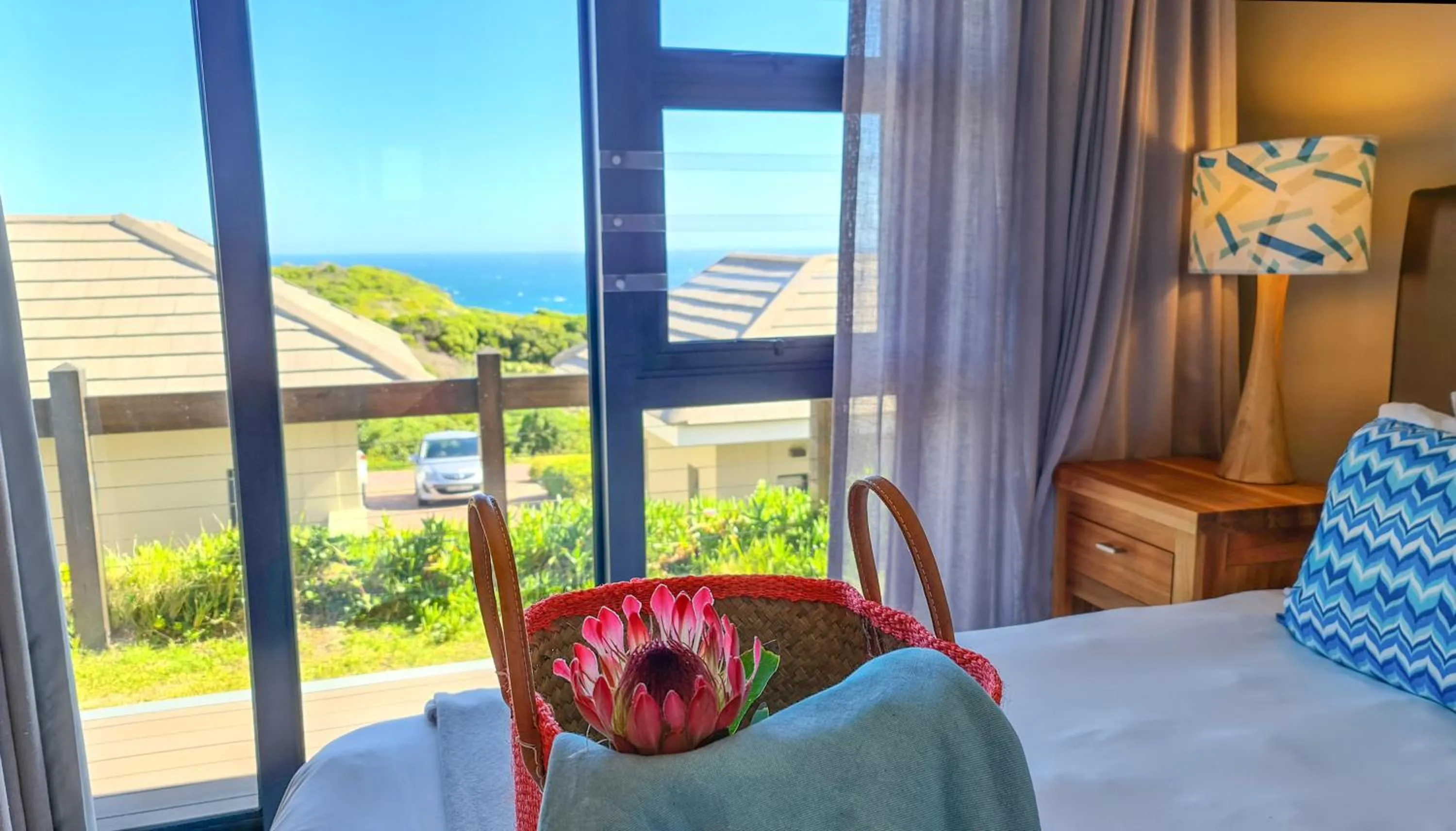 Restaurant/places to eat, Bed in Brenton Haven Beachfront Resort