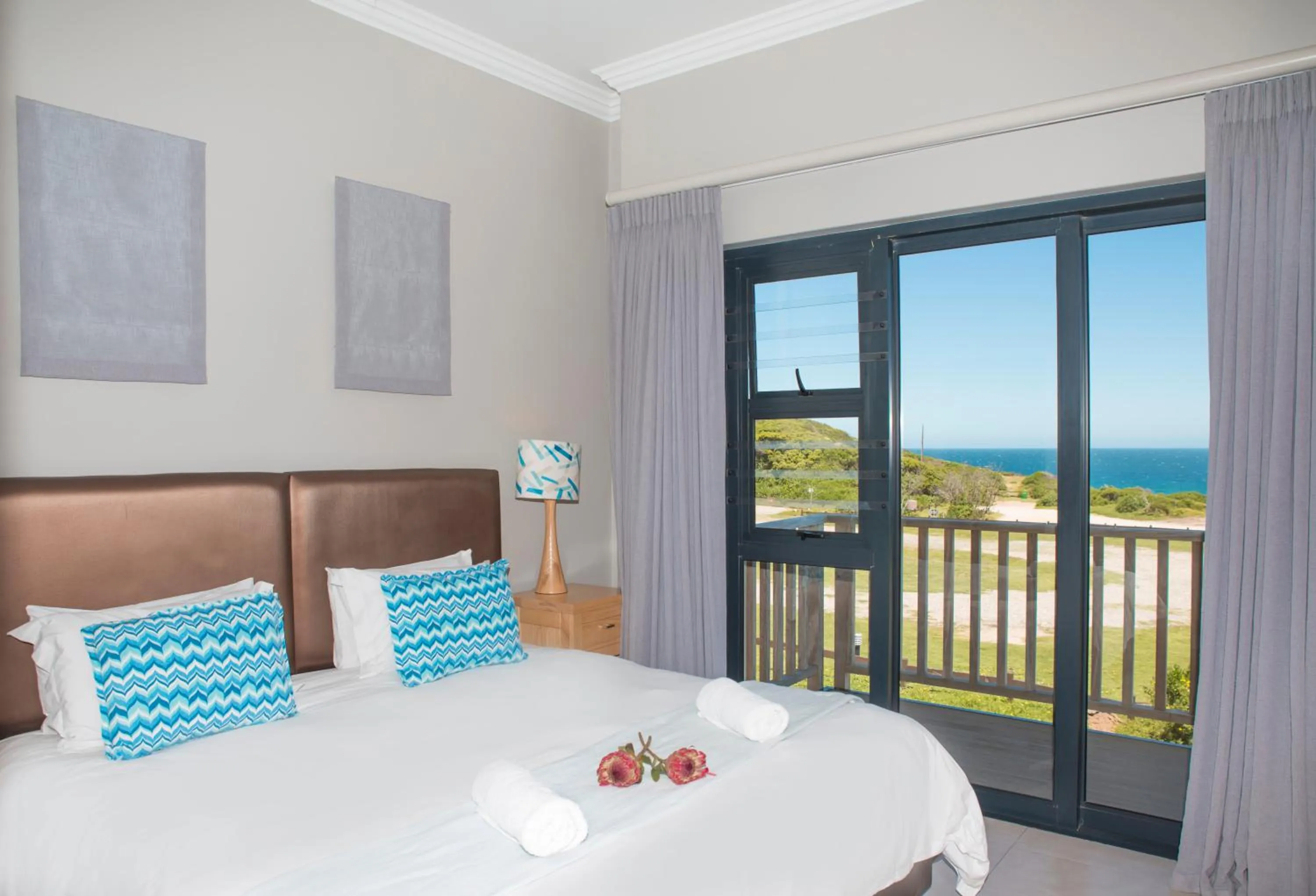 Bed in Brenton Haven Beachfront Resort