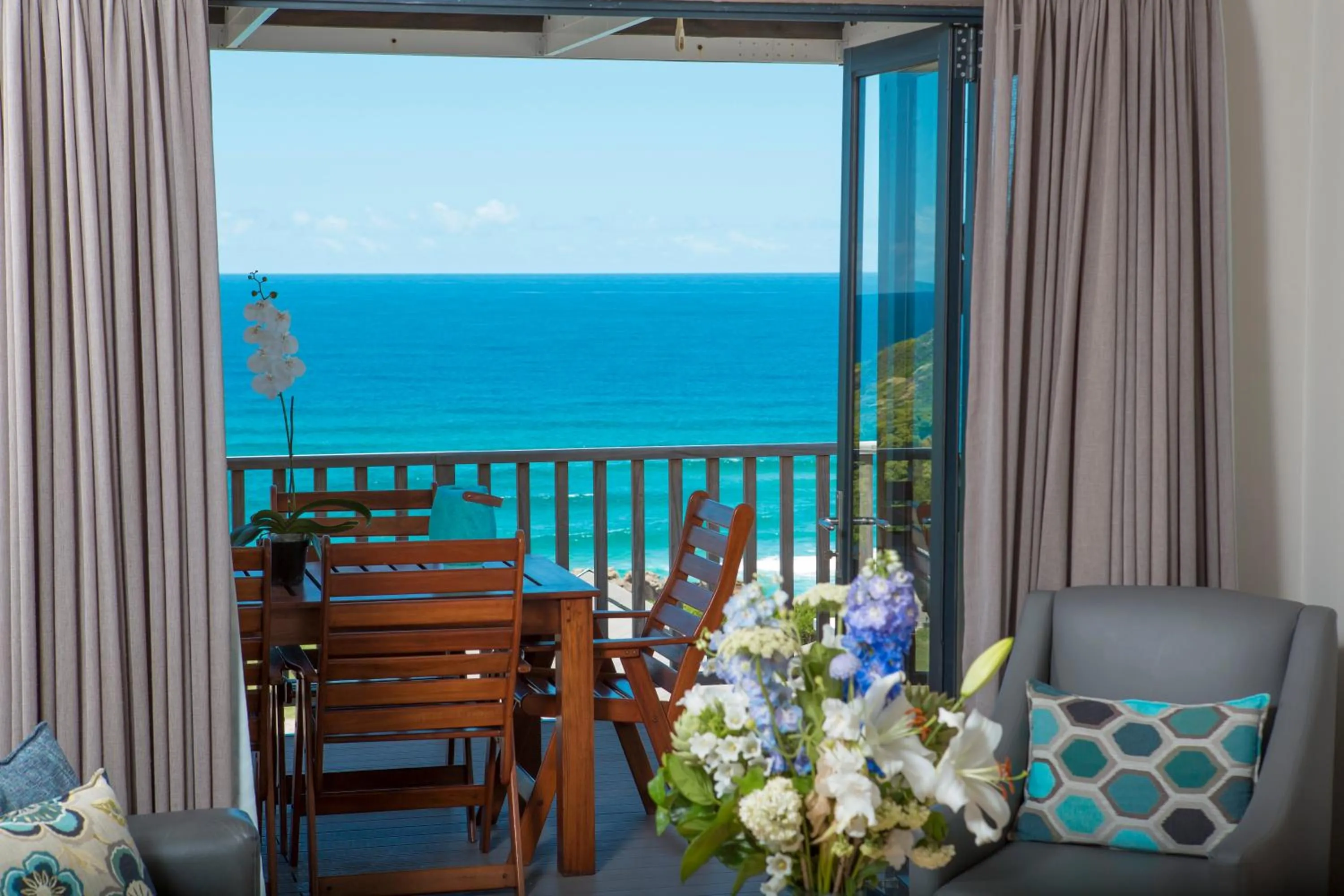 Restaurant/places to eat in Brenton Haven Beachfront Resort