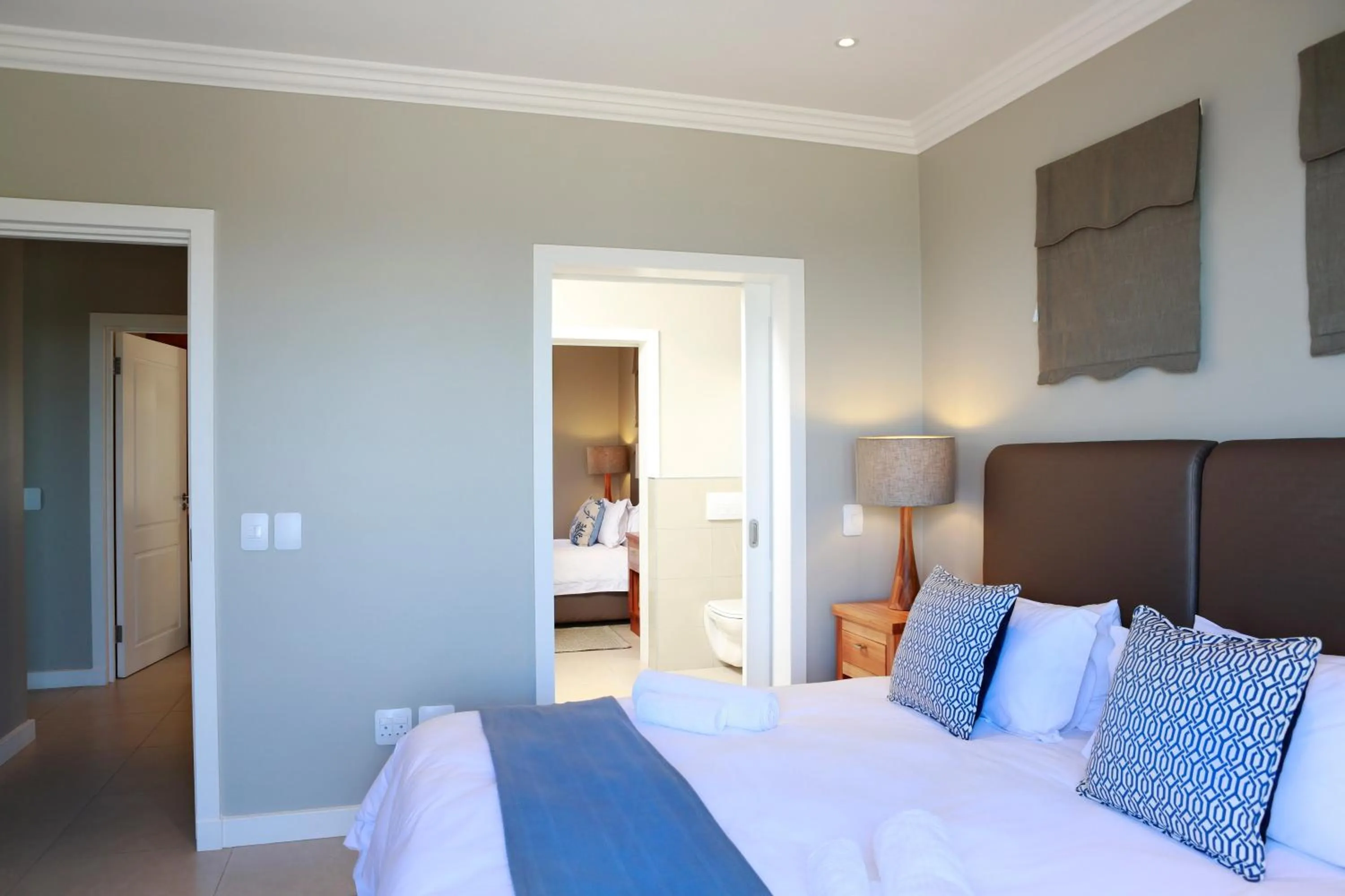 Bathroom, Bed in Brenton Haven Beachfront Resort