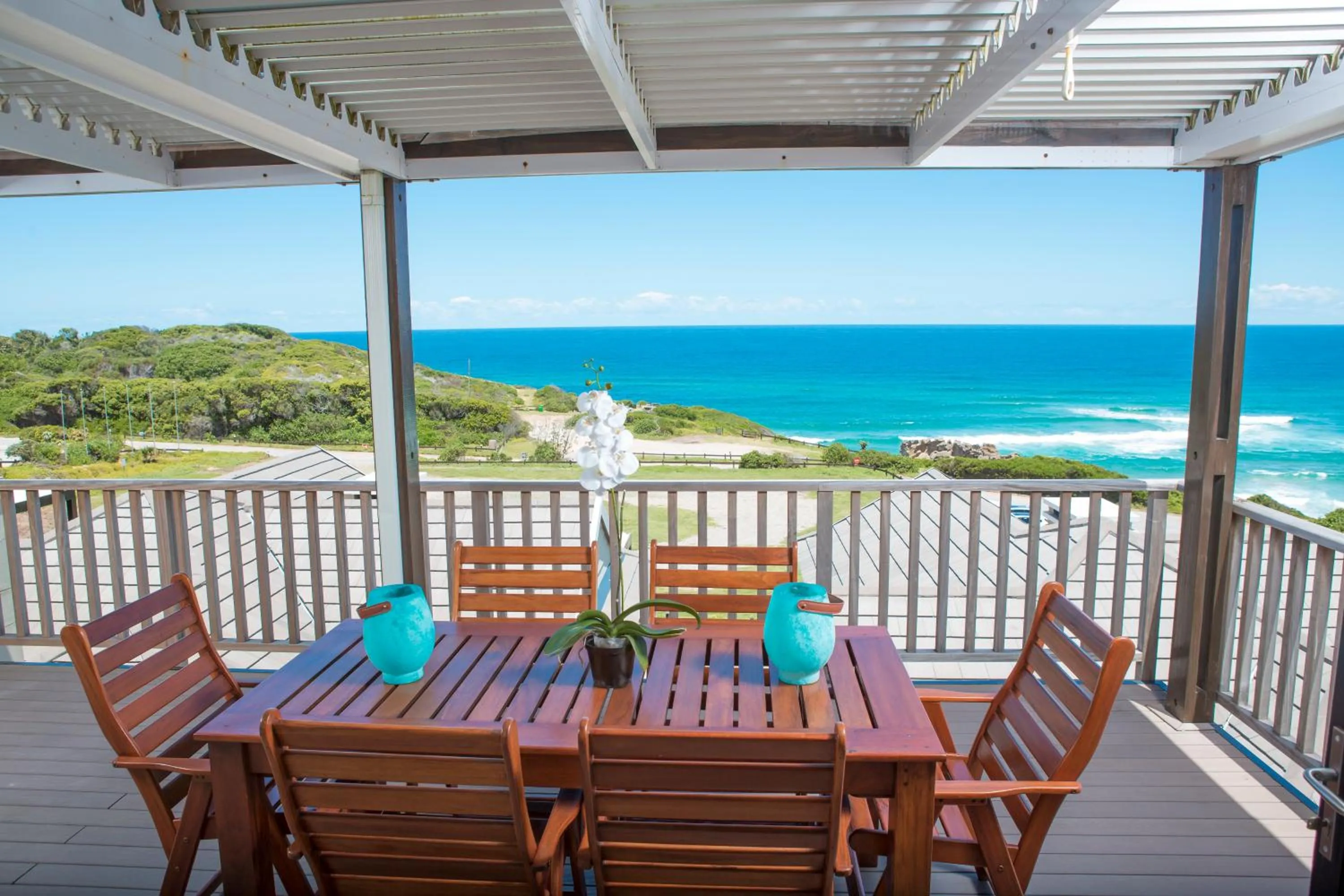 Restaurant/places to eat in Brenton Haven Beachfront Resort