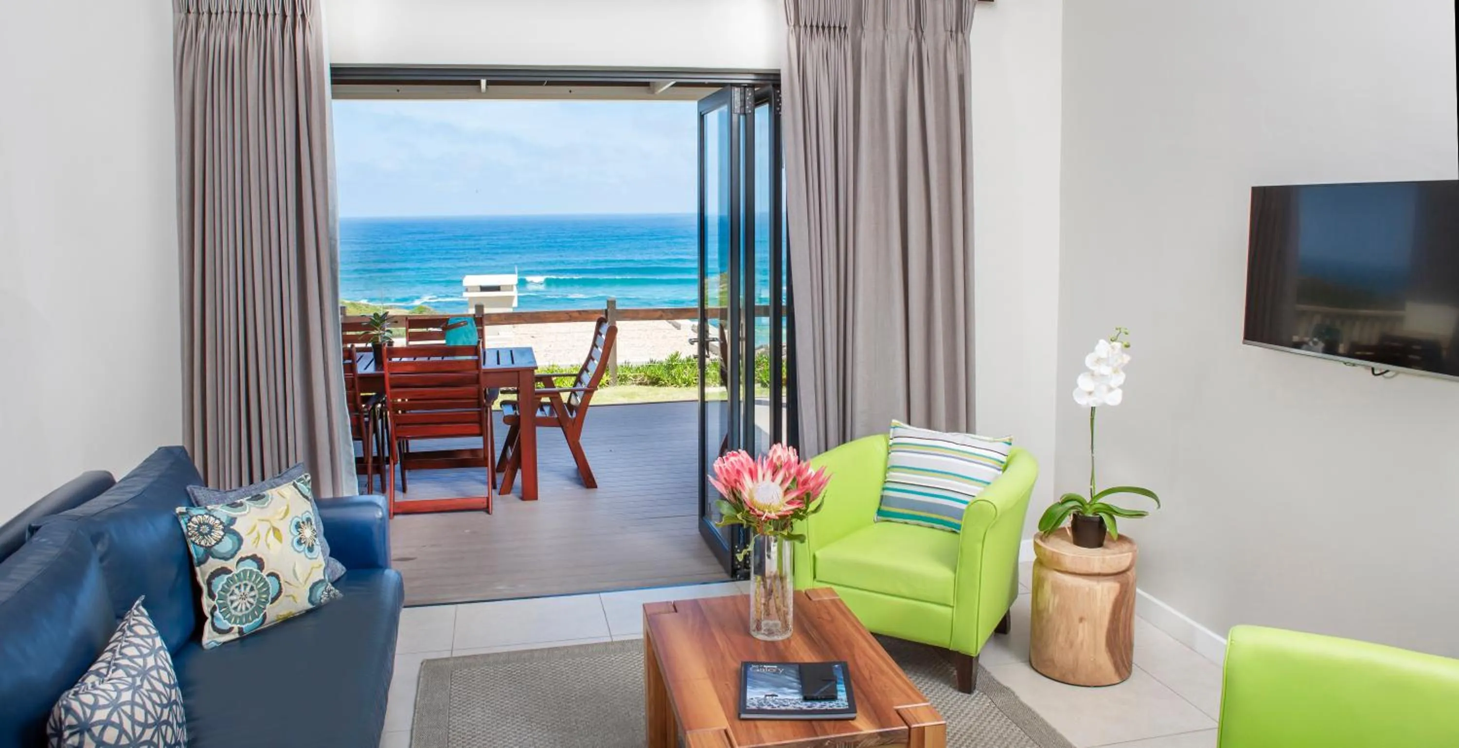 TV and multimedia in Brenton Haven Beachfront Resort