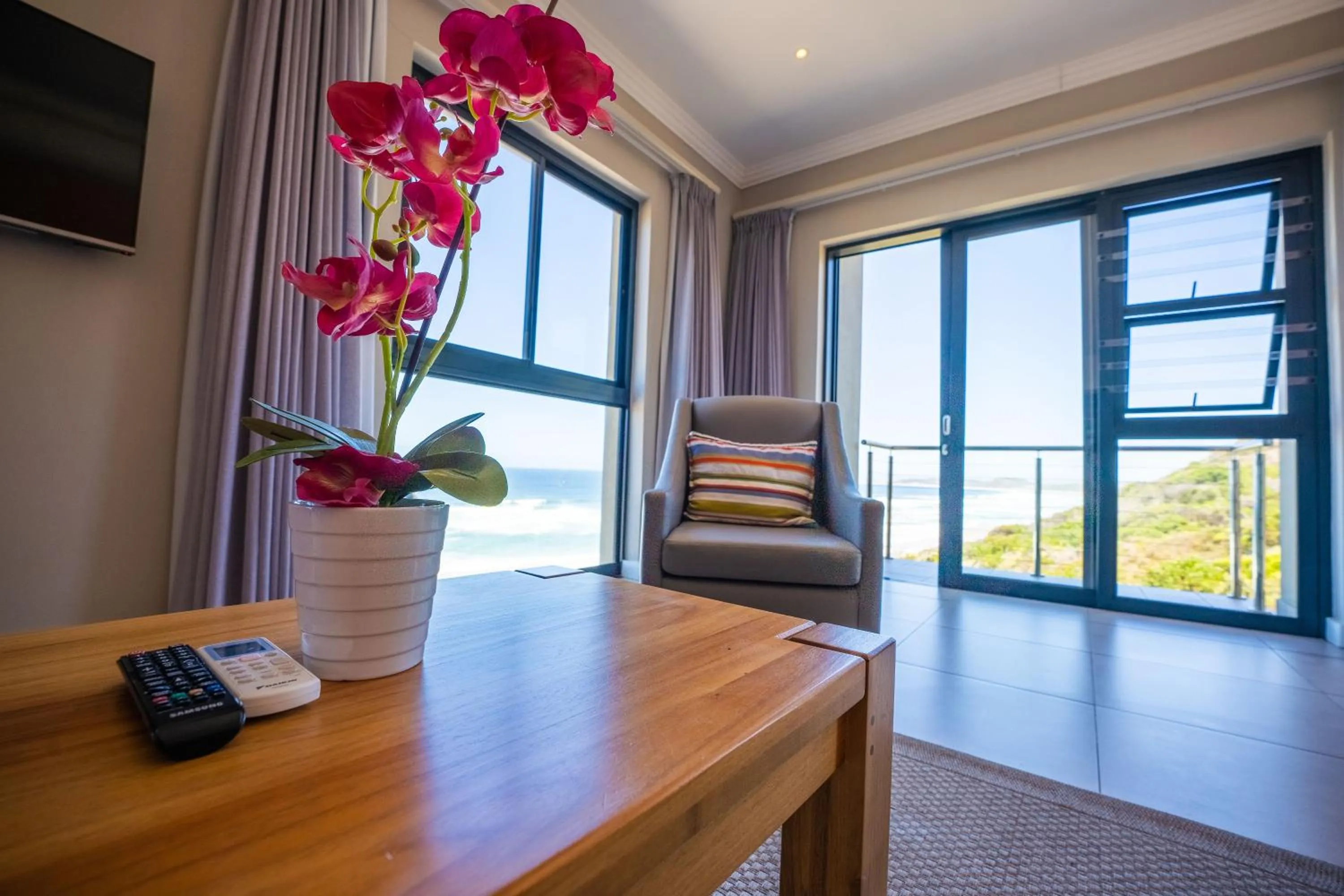 TV and multimedia in Brenton Haven Beachfront Resort