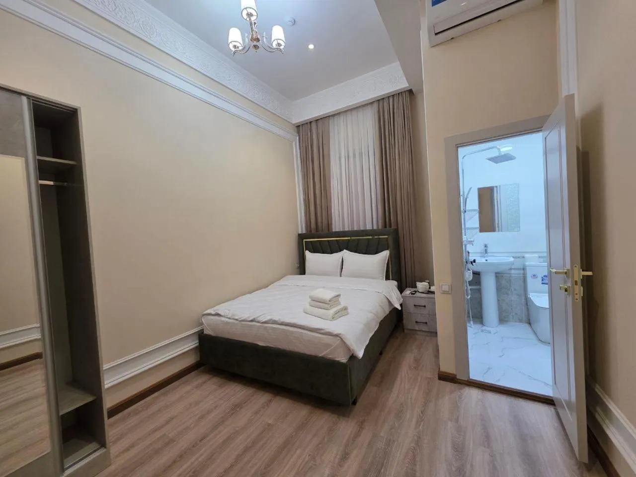 Shower, Bed in Old City Samarkand Hotel