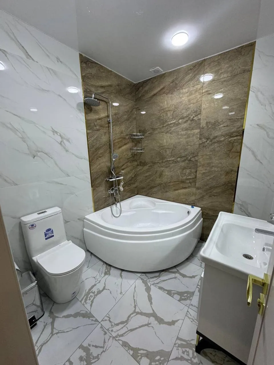 Shower in Old City Samarkand Hotel