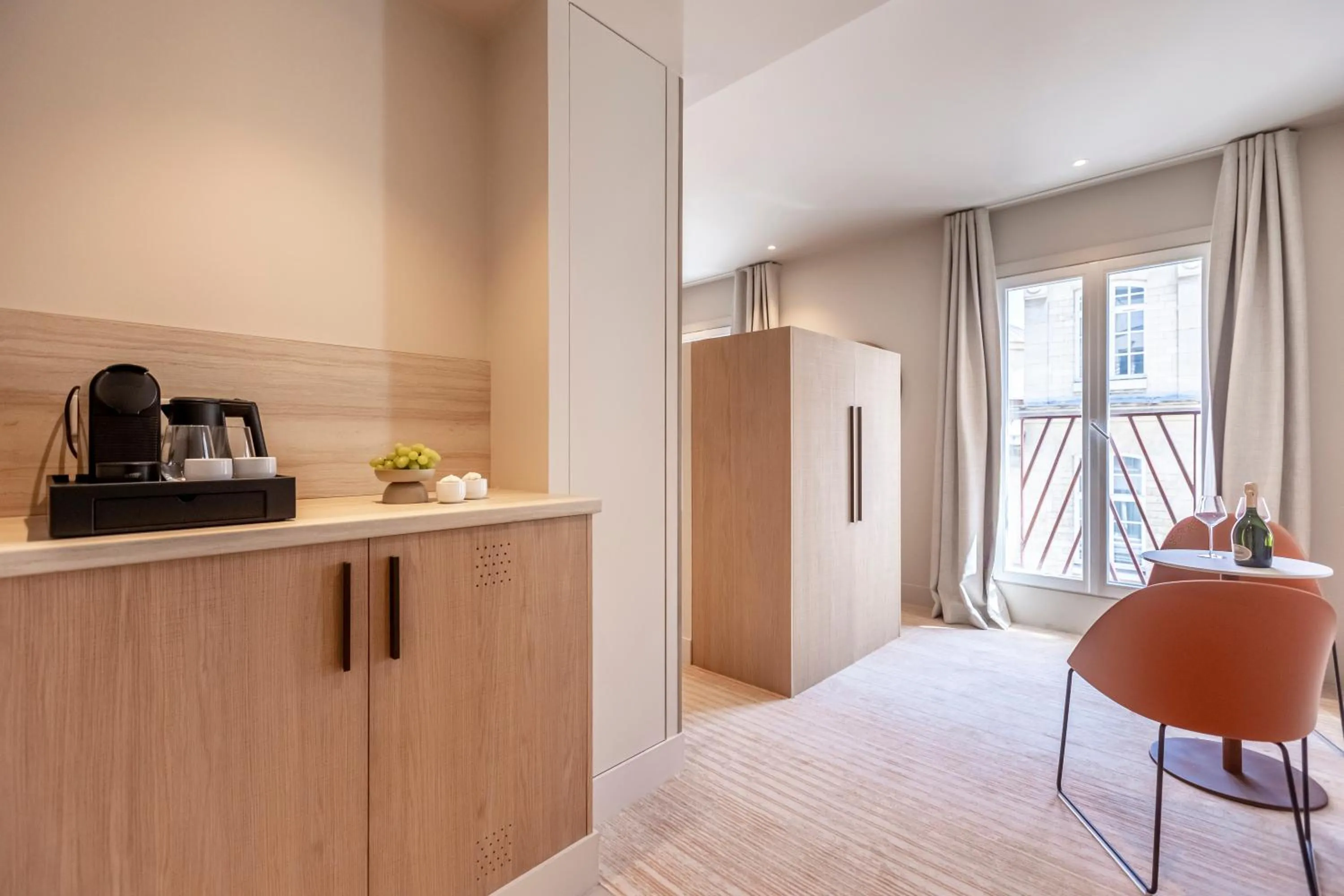 TV and multimedia in Suites FL By Sweett