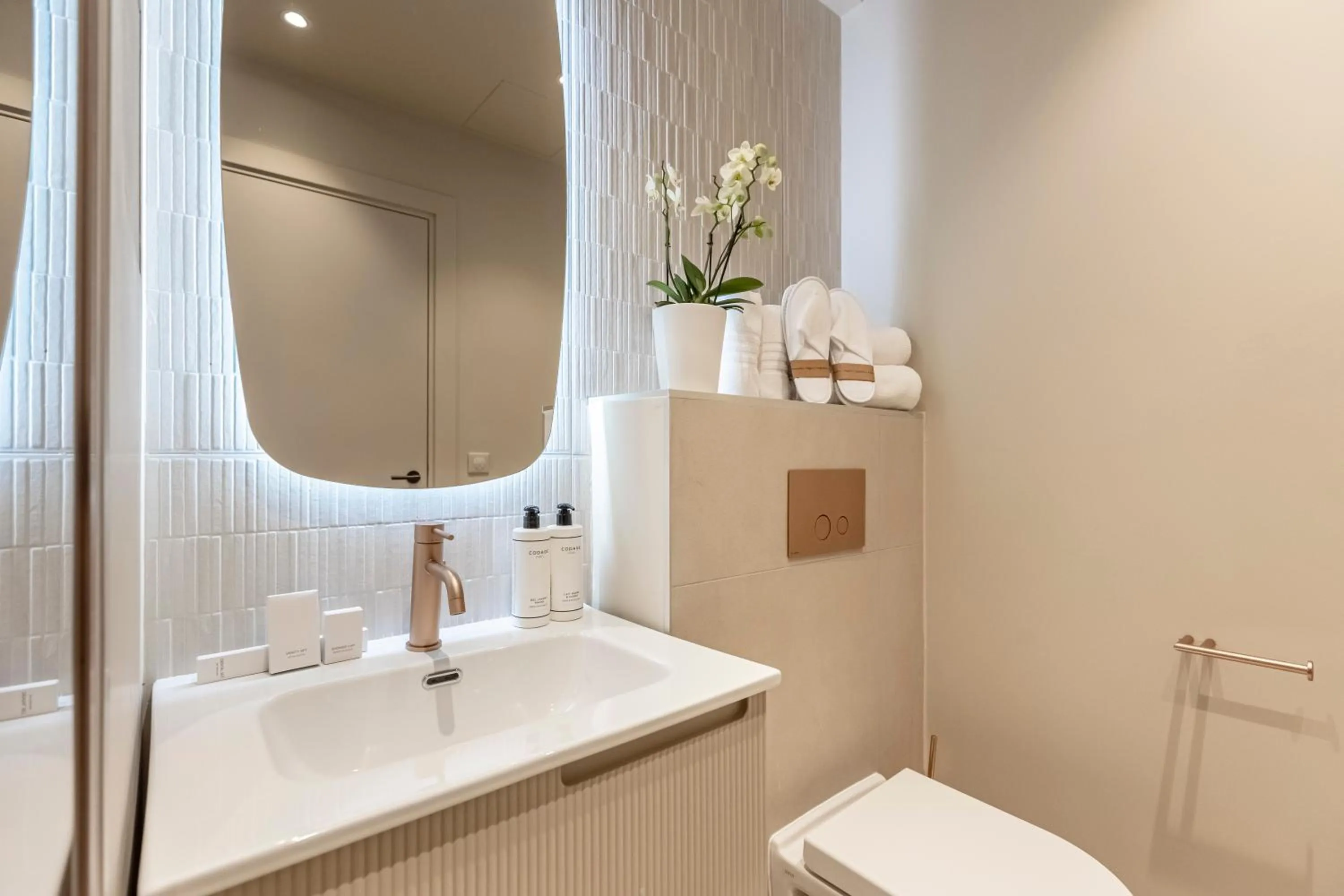 Shower in Suites FL By Sweett