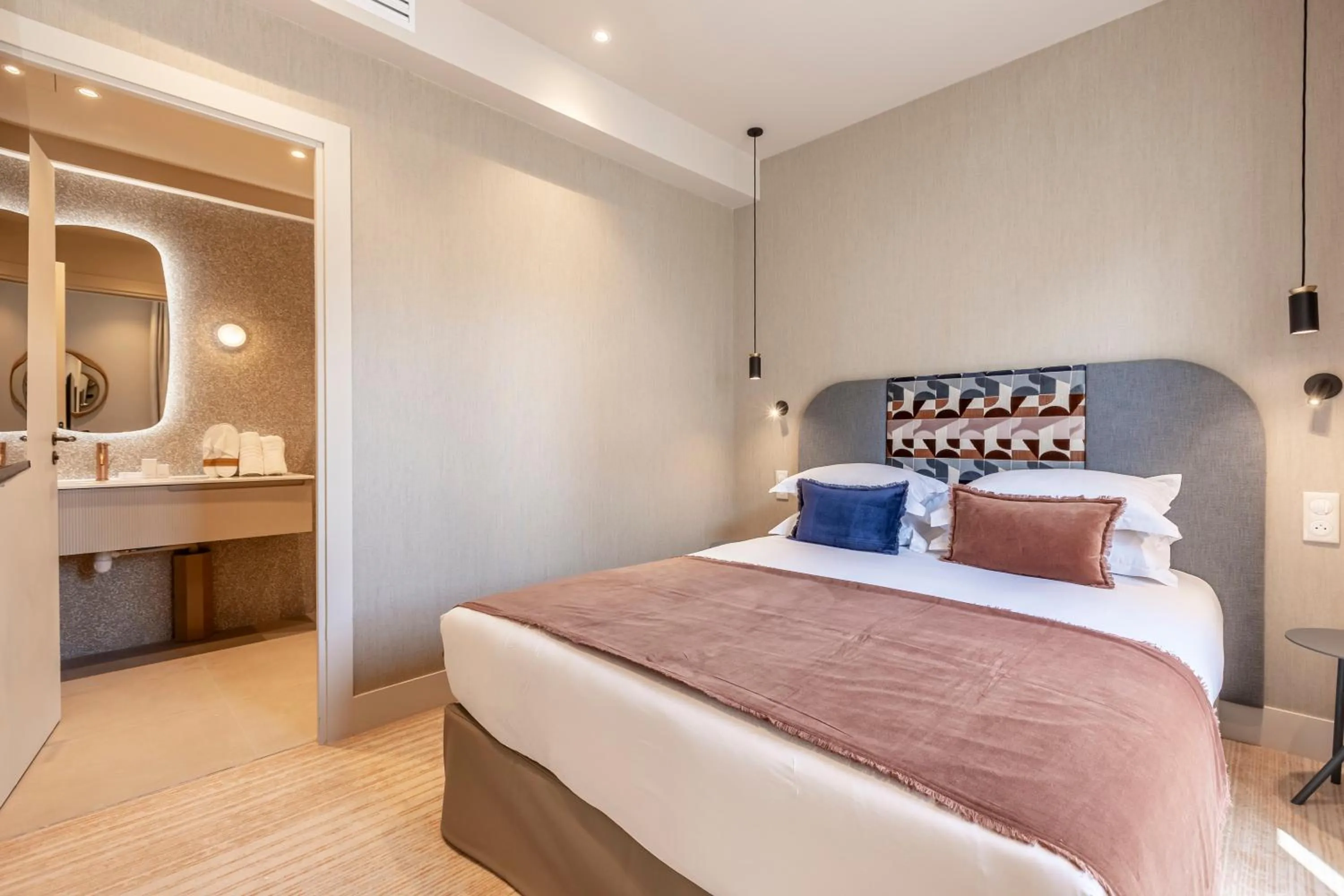 Bed in Suites FL By Sweett