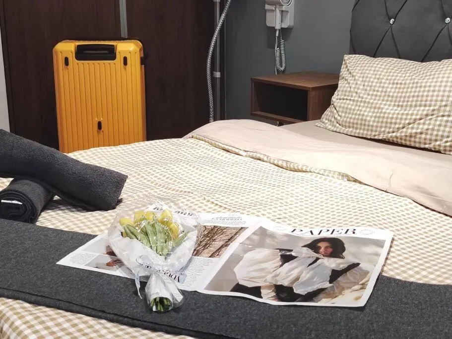 Bed in GM 1205 Couple Cozy Netflix 100mbps BySTAY