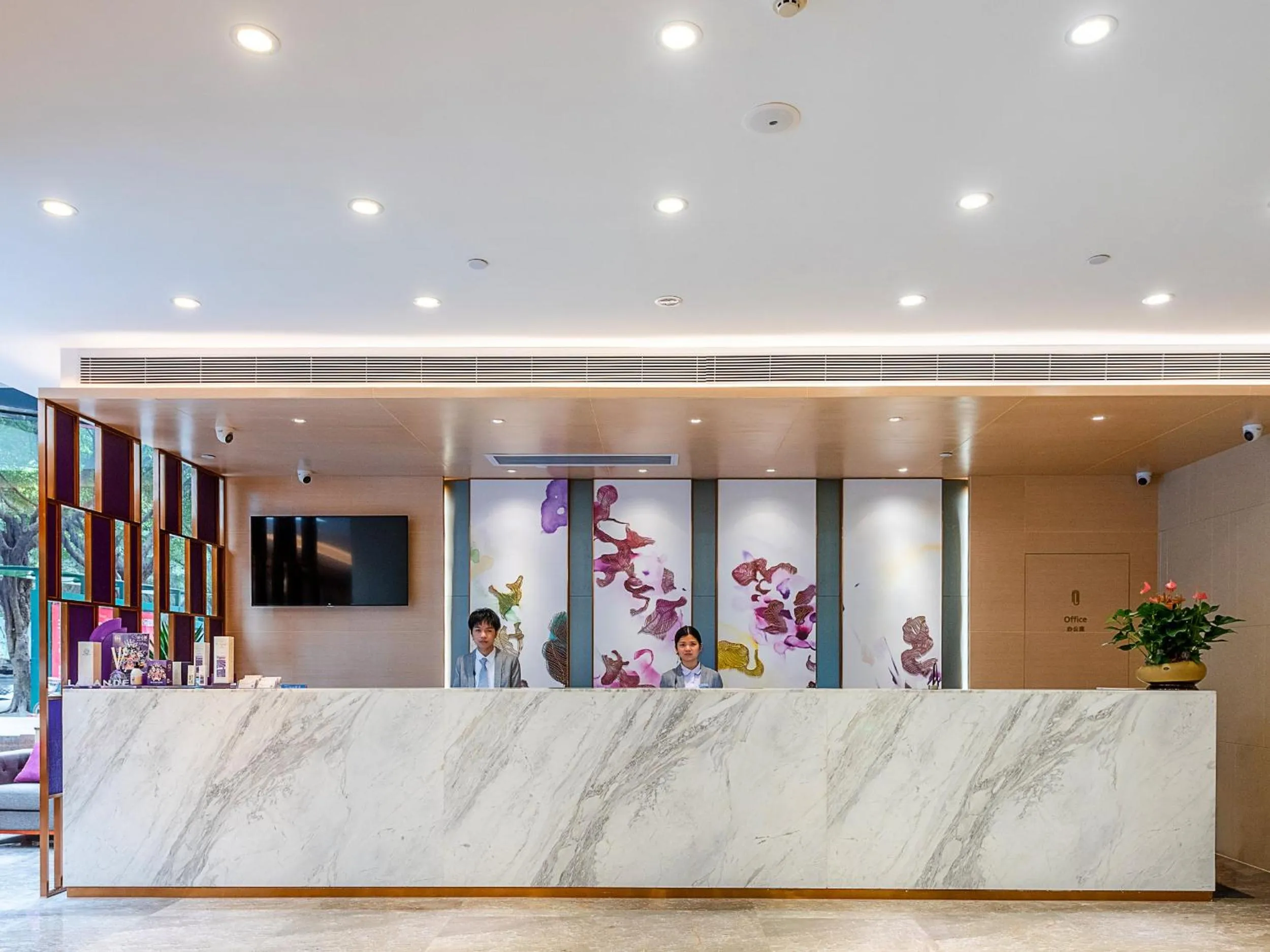Lobby or reception in Lavande Hotel Guangzhou Taigucang Shayuan