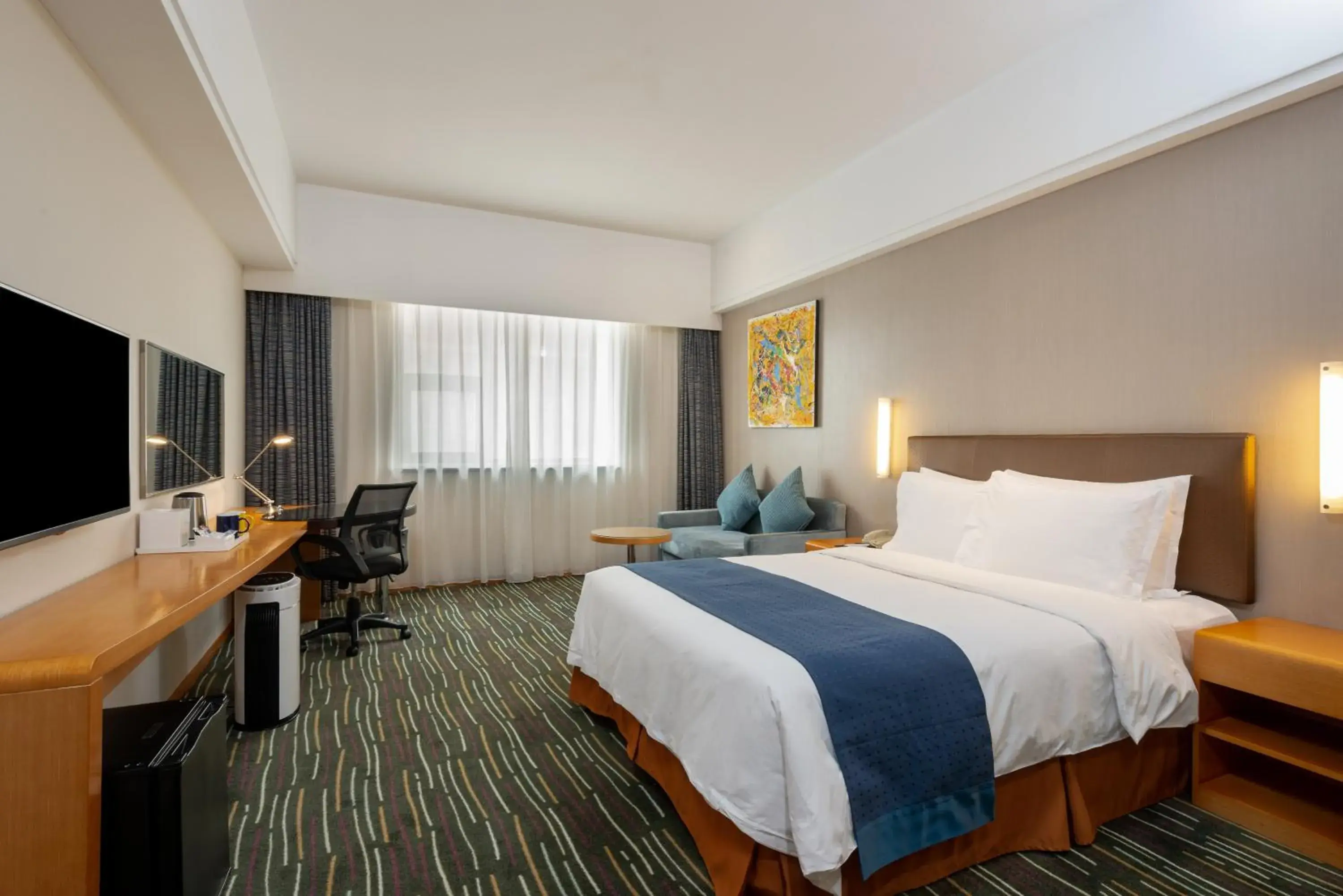 Superior King Room in Holiday Inn Express Shanghai New Jinqiao by IHG Superior King Room in Holiday Inn Express Shanghai New Jinqiao by IHG