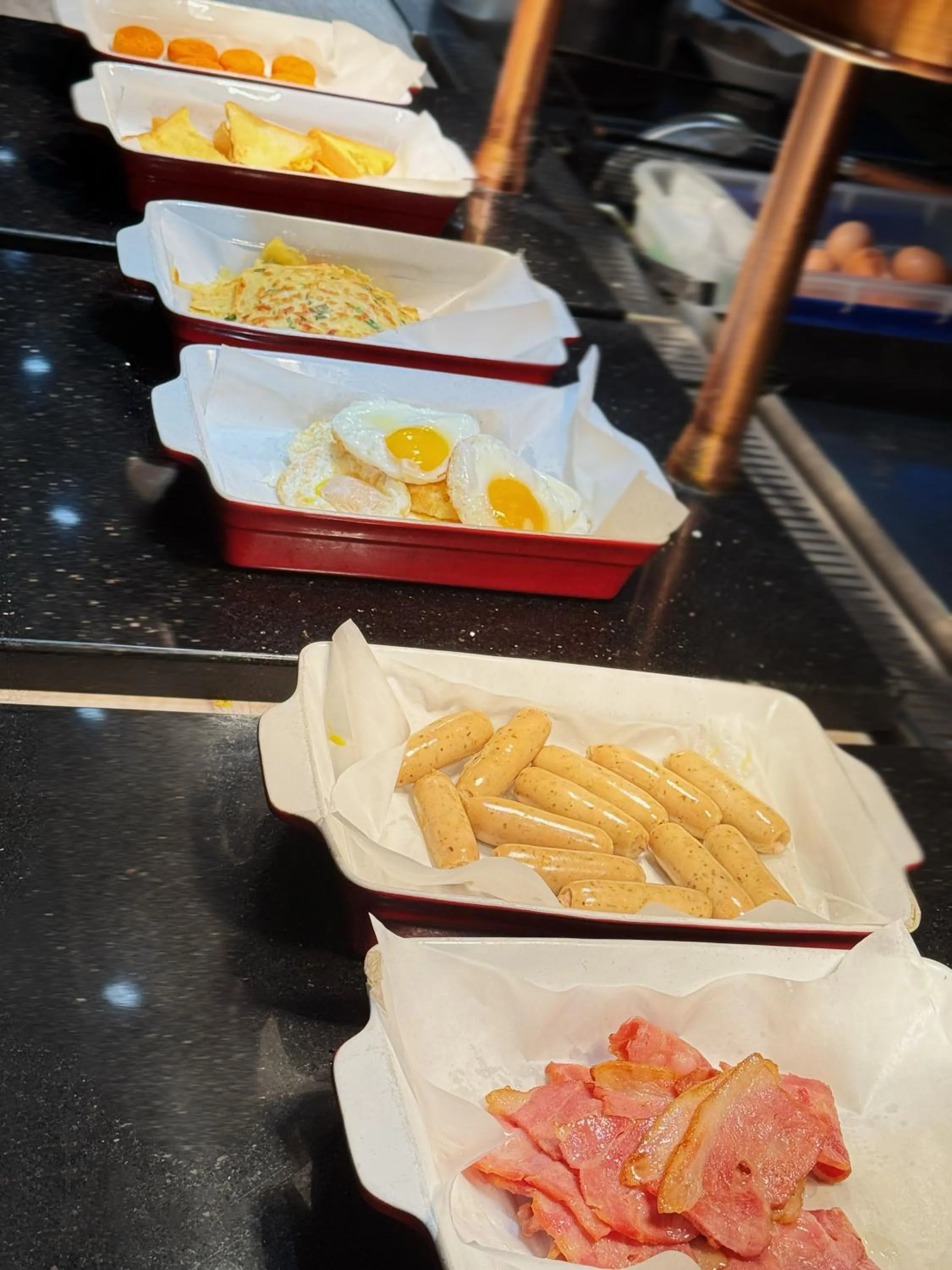 Buffet breakfast in Holiday Inn Express Shanghai New Jinqiao by IHG