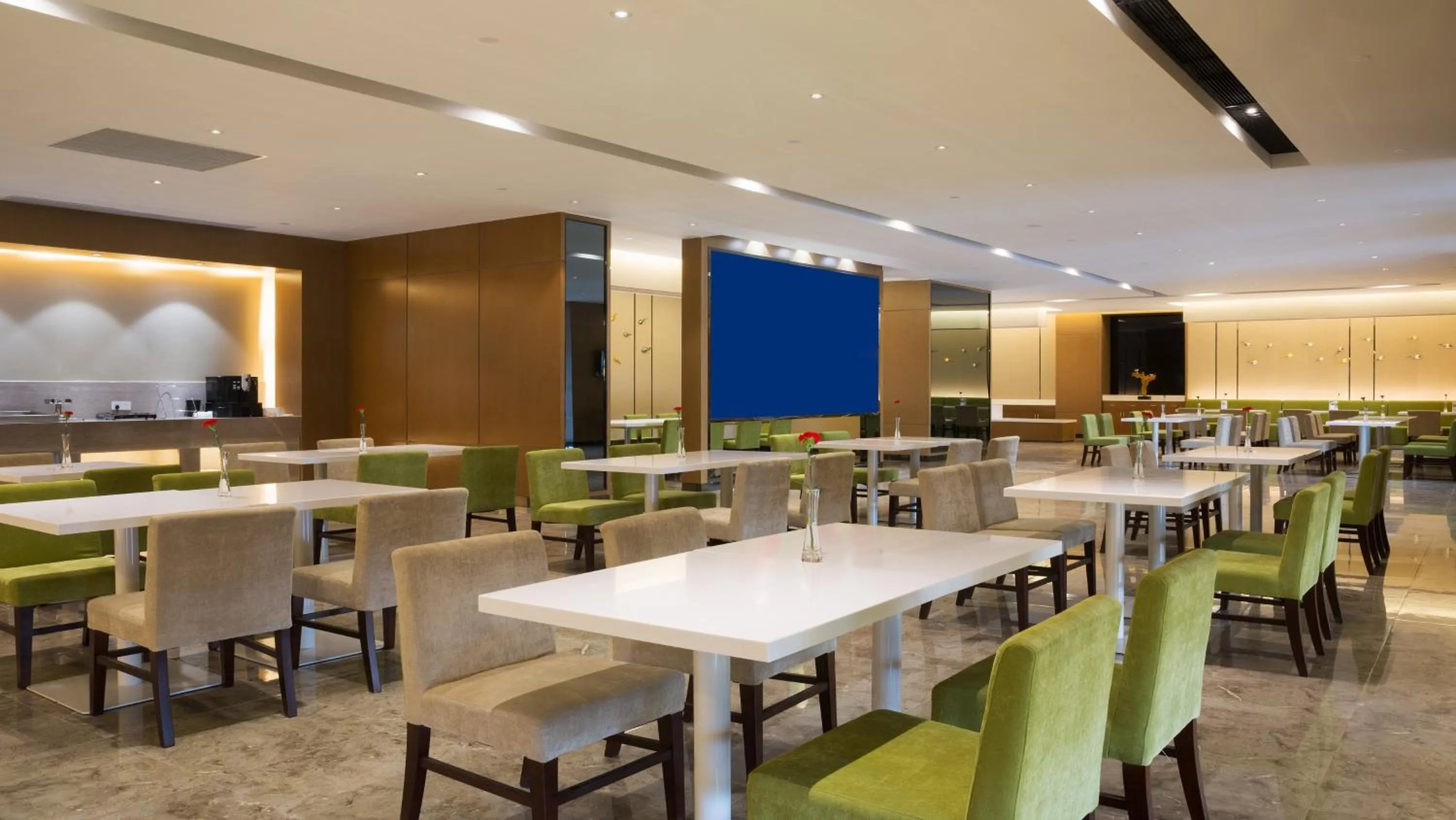 Restaurant/places to eat in Holiday Inn Express Shanghai New Jinqiao by IHG